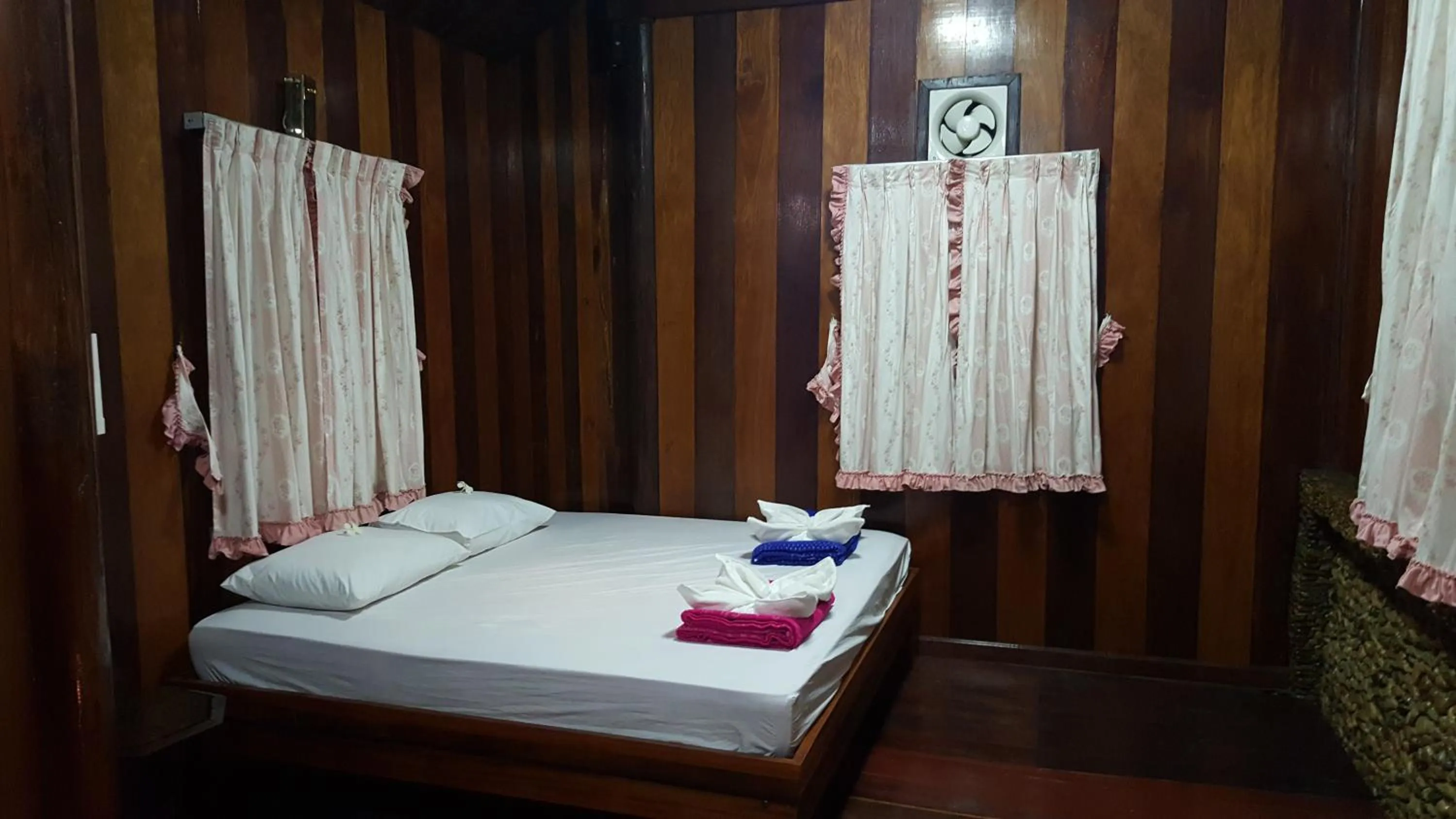 Bed in Ratmanee House