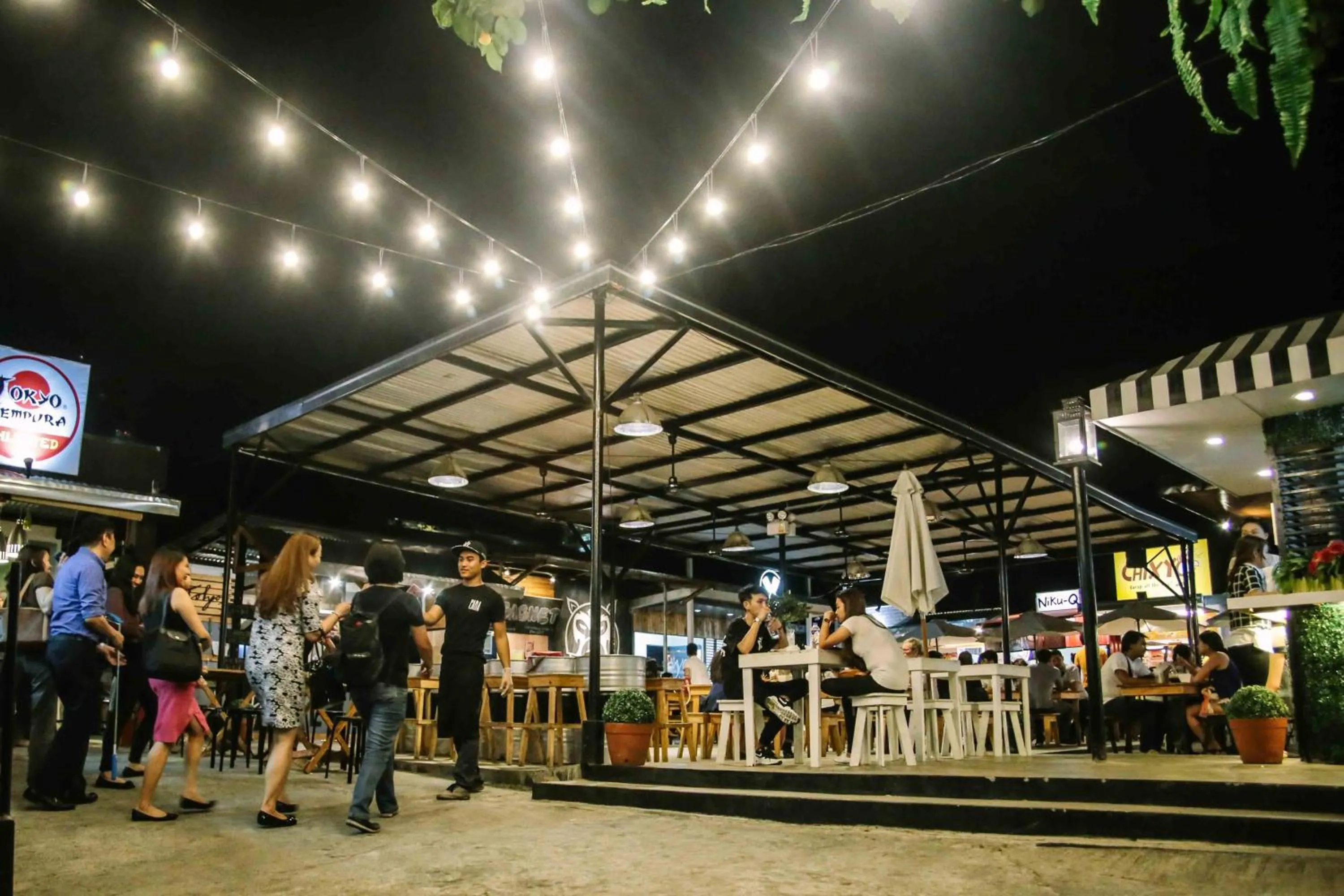 Restaurant/places to eat in Food District Hostel - Ortigas Kapitolyo