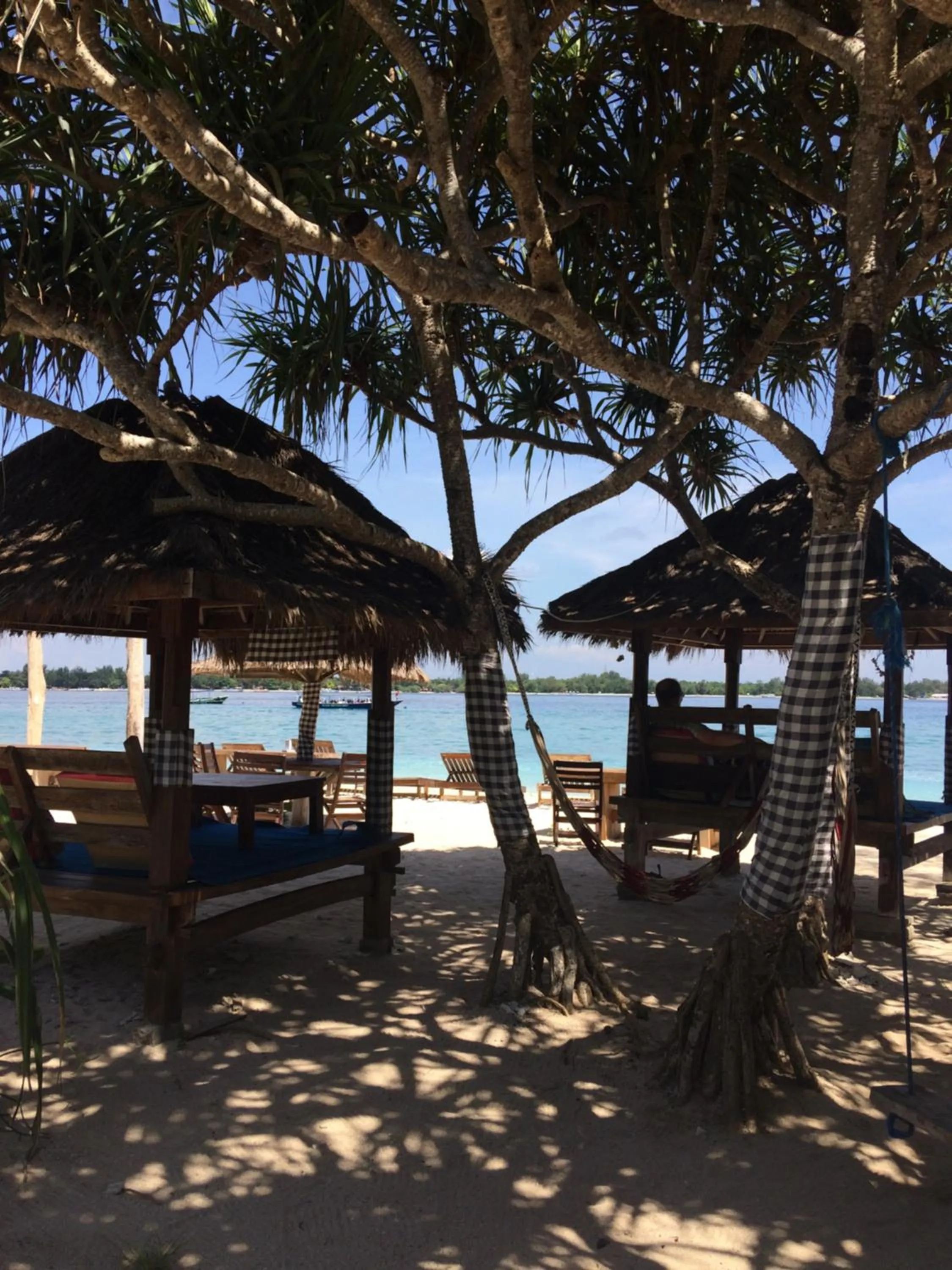 Restaurant/places to eat in Gili Beach