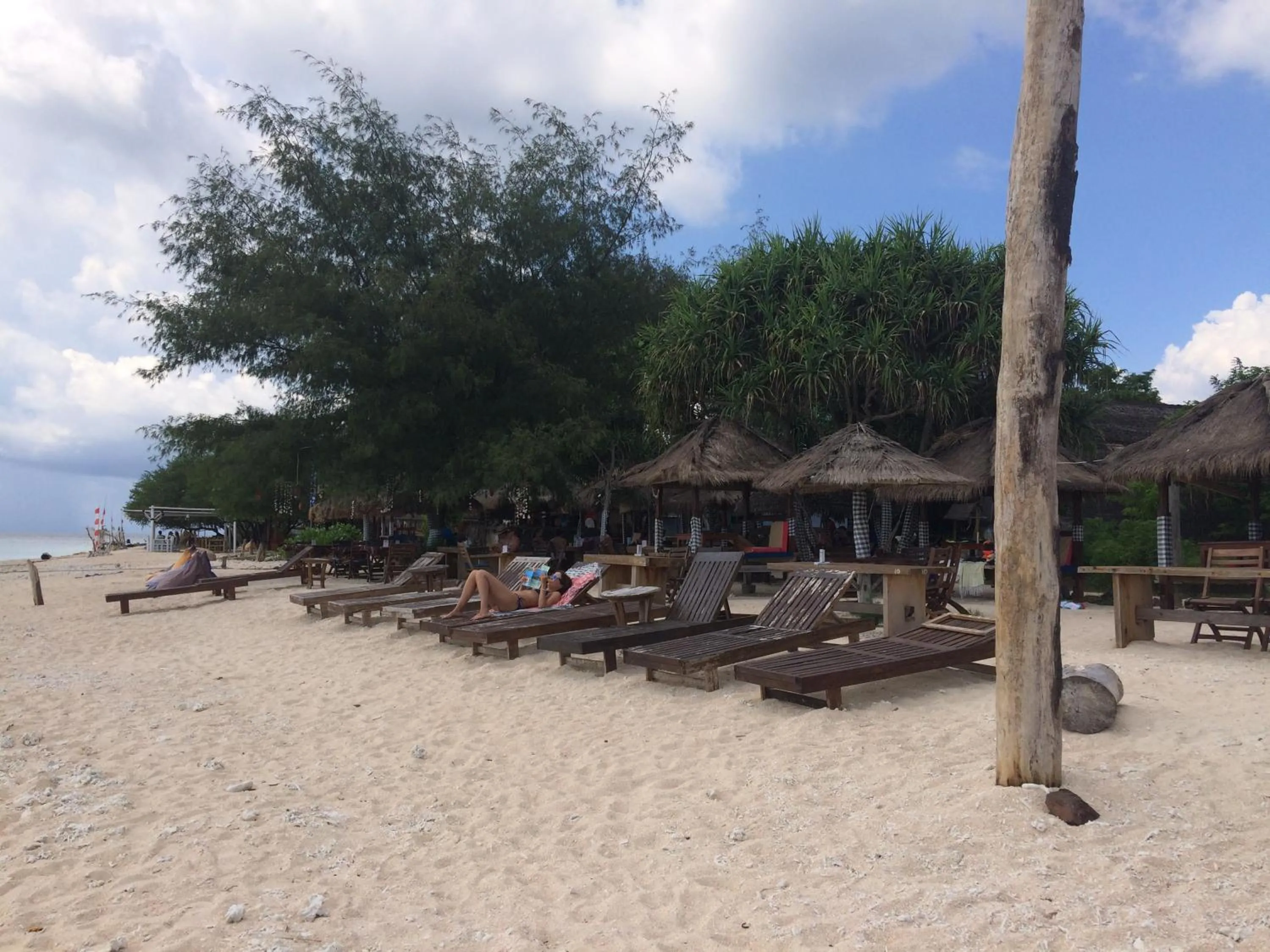 Restaurant/places to eat in Gili Beach