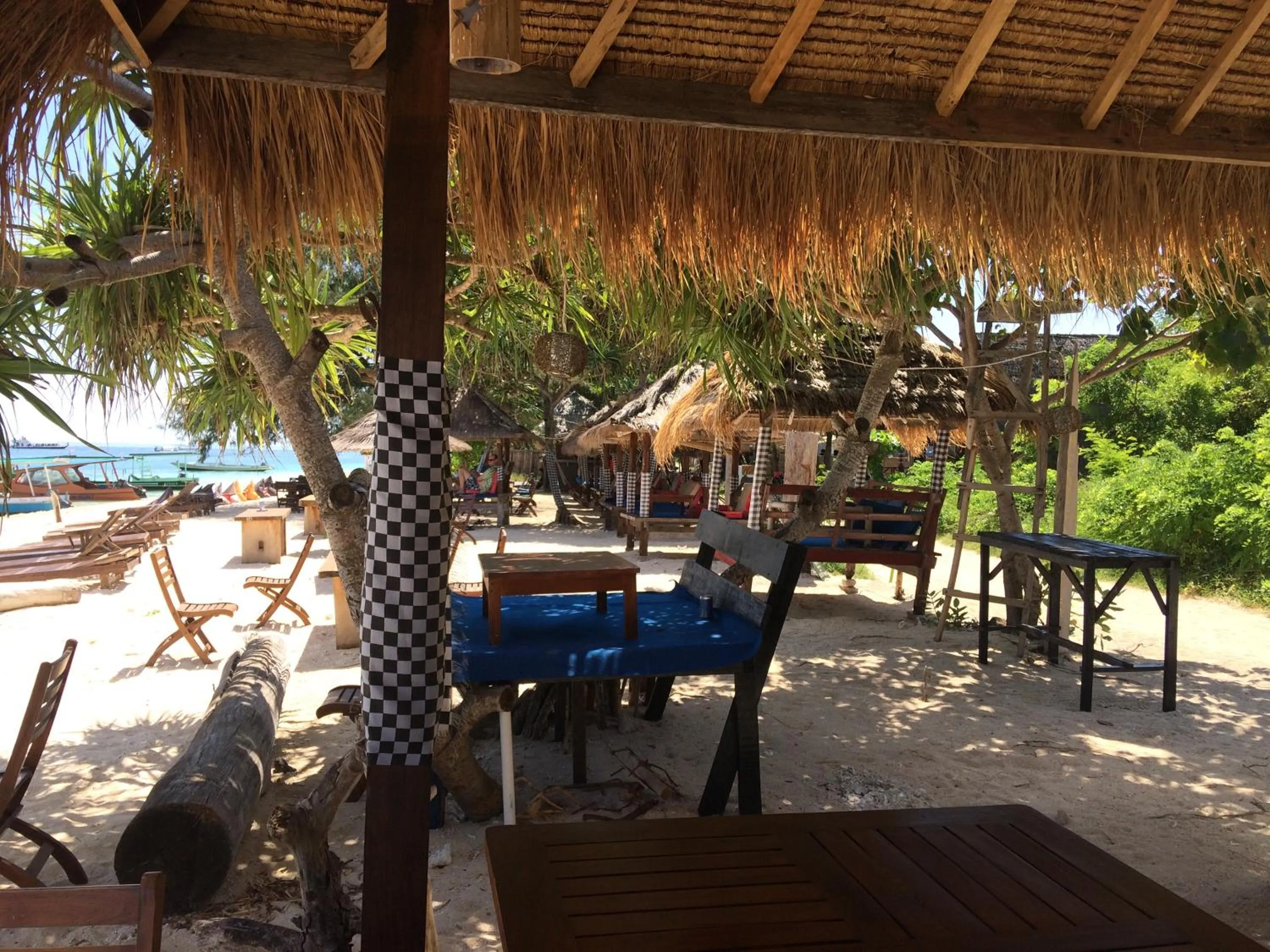 Restaurant/places to eat in Gili Beach