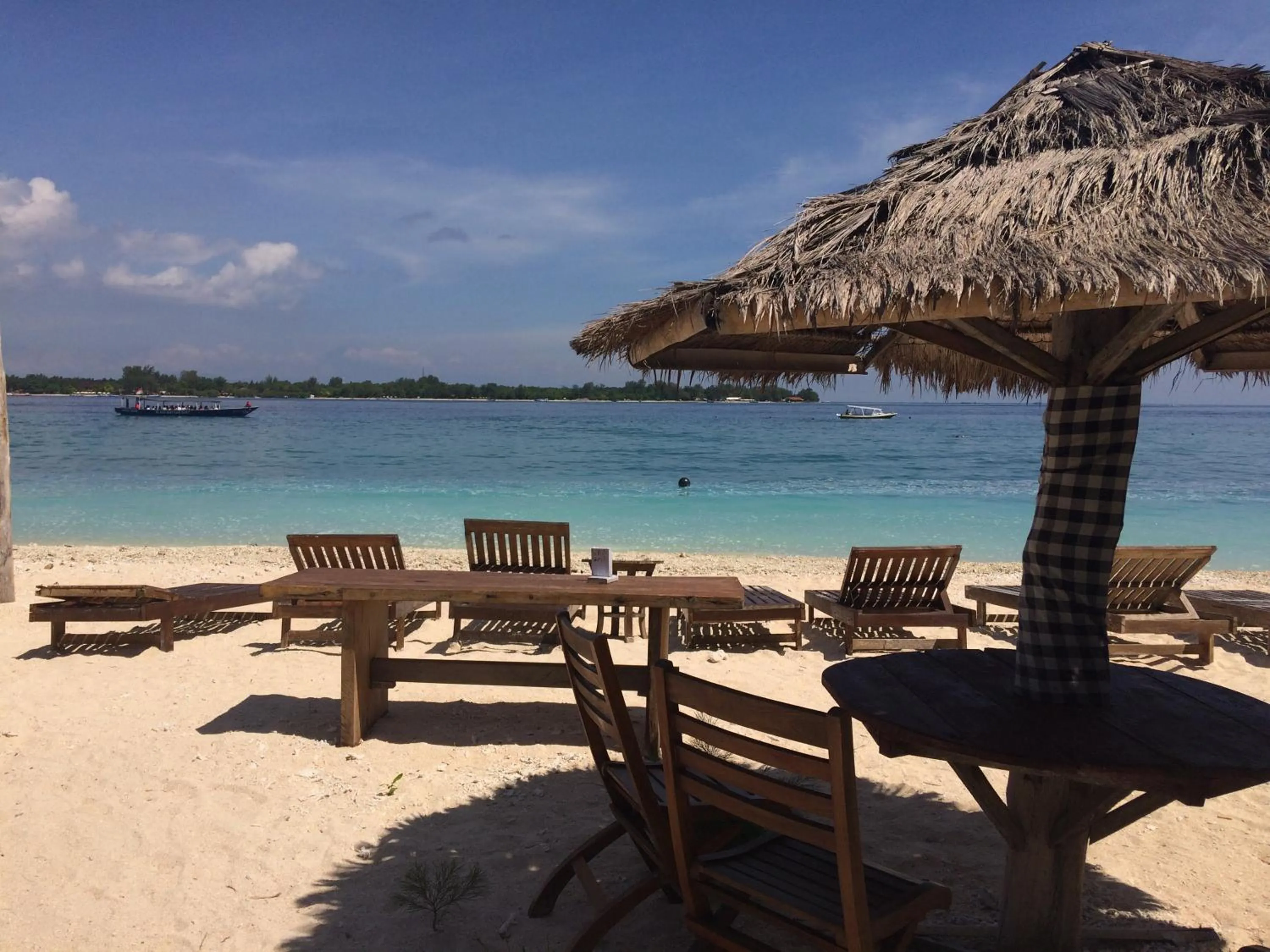 Restaurant/places to eat in Gili Beach