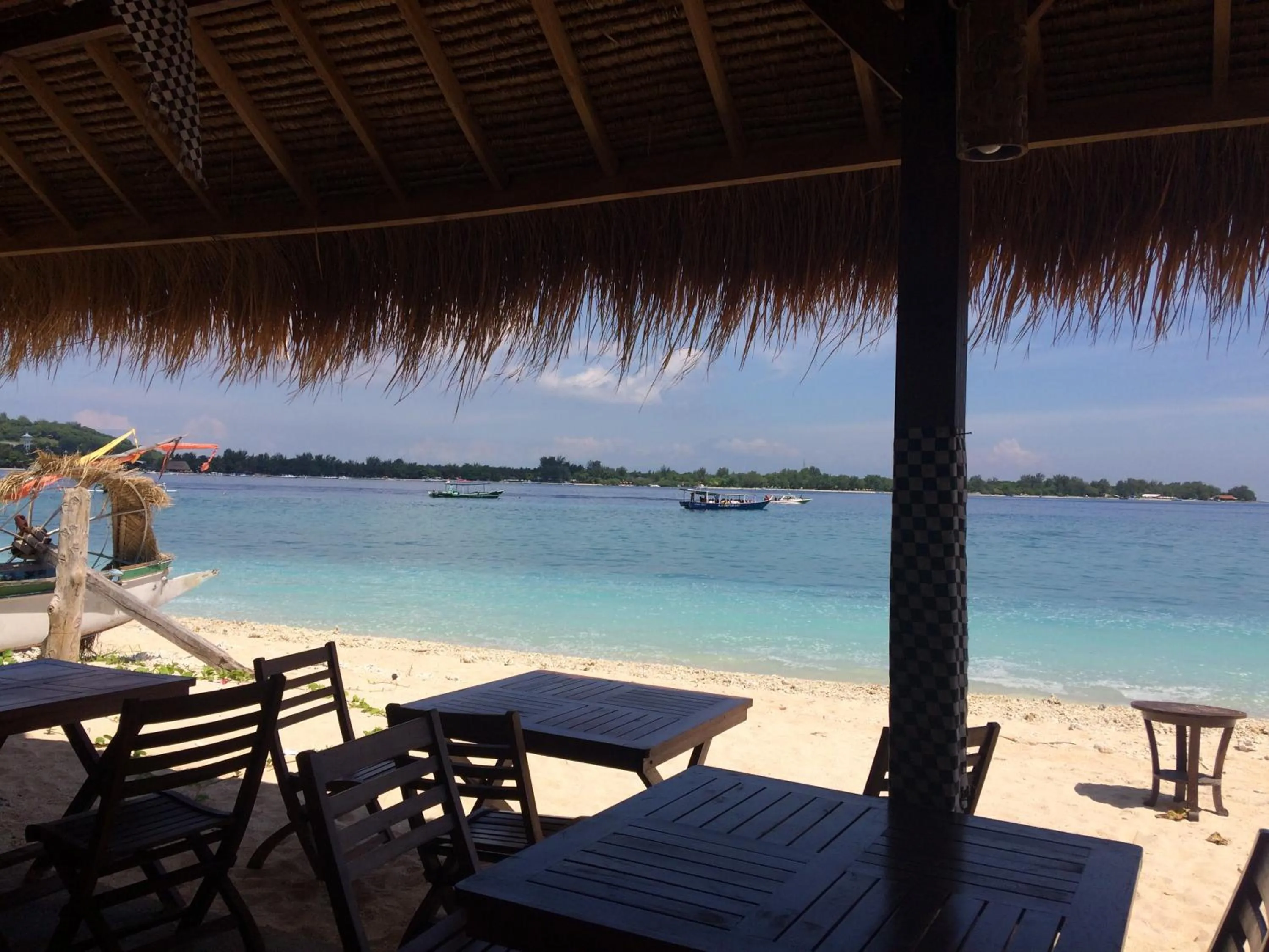 Restaurant/places to eat in Gili Beach