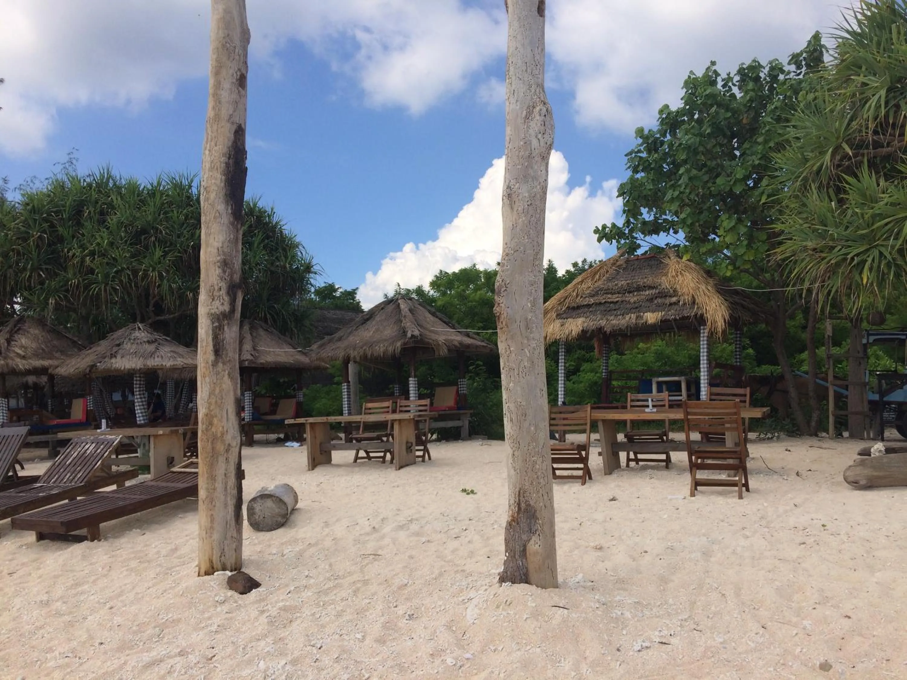 Restaurant/places to eat in Gili Beach