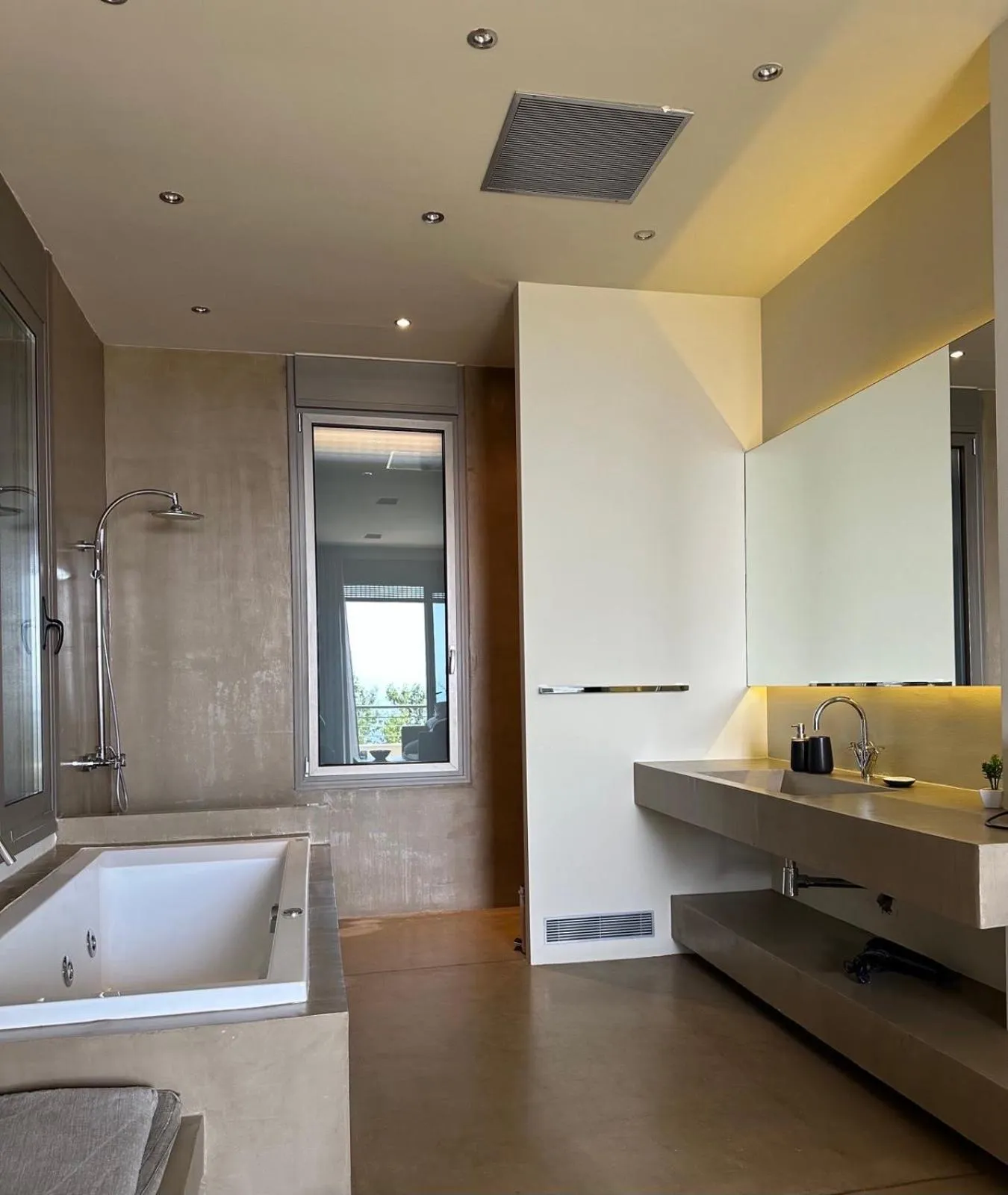 Bathroom in Euphoria Suites
