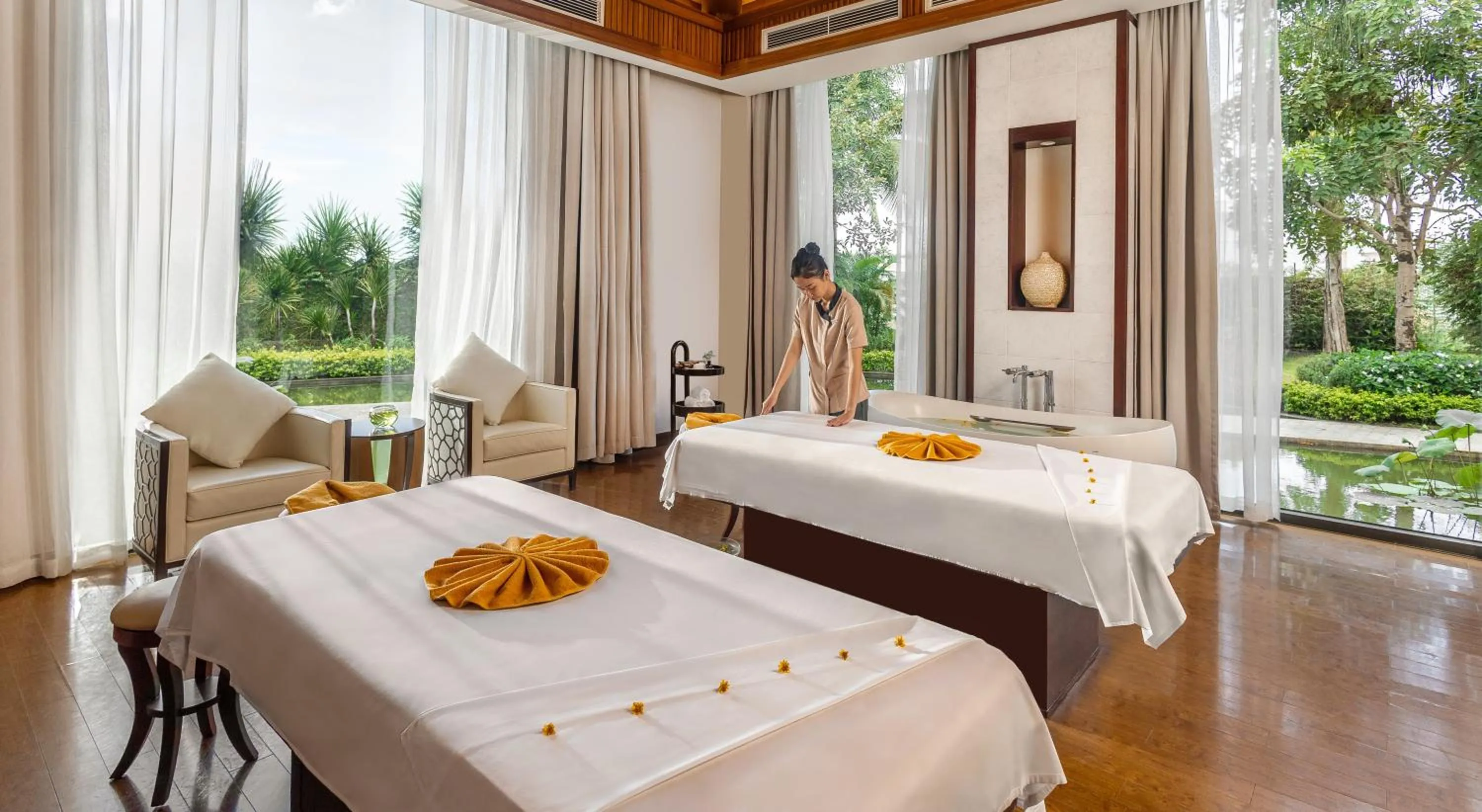 Spa and wellness centre/facilities, Bed in Wyndham Grand Phu Quoc