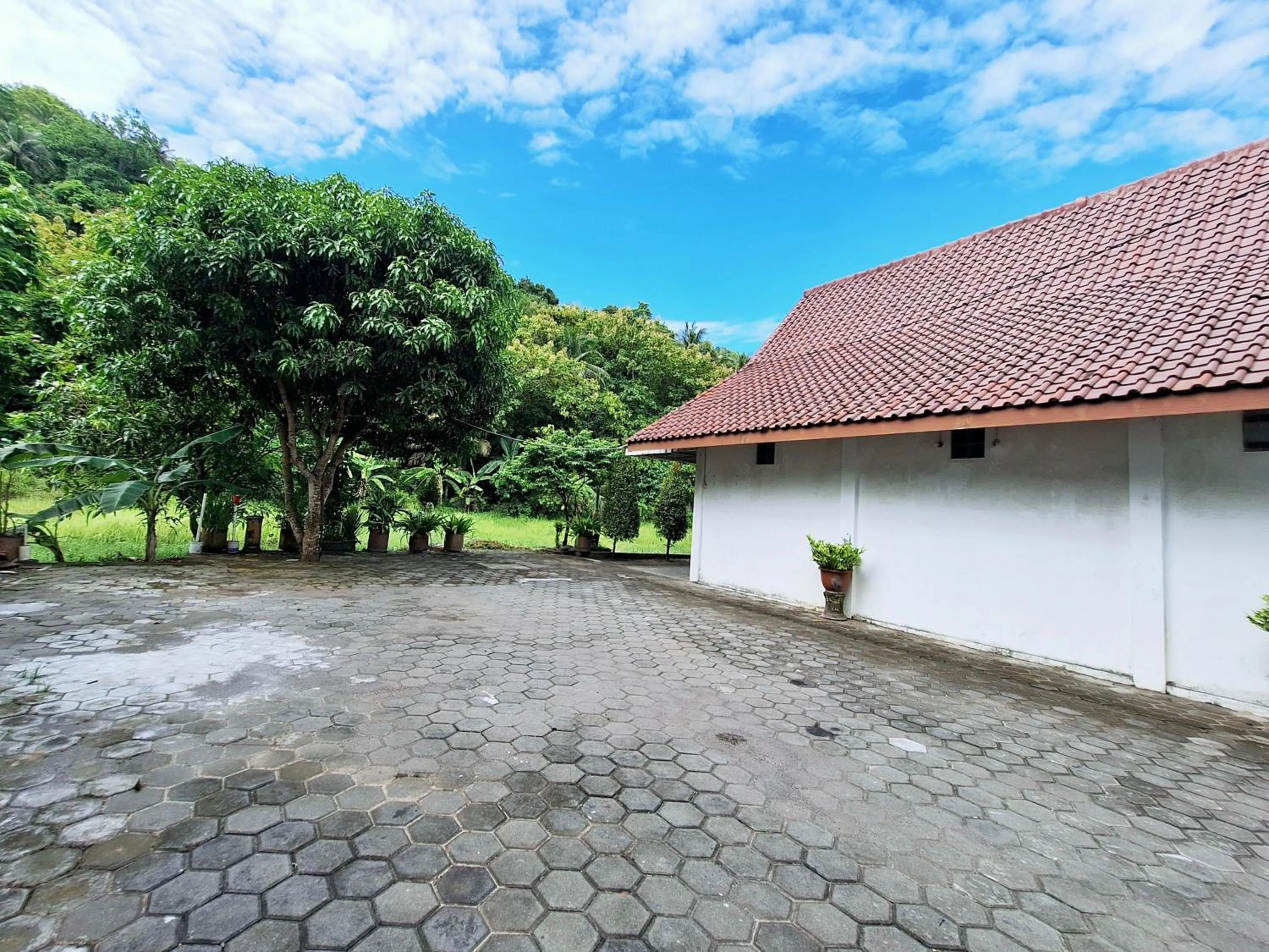 Parking in Hotel Family Syariah 1 Parangtritis RedPartner