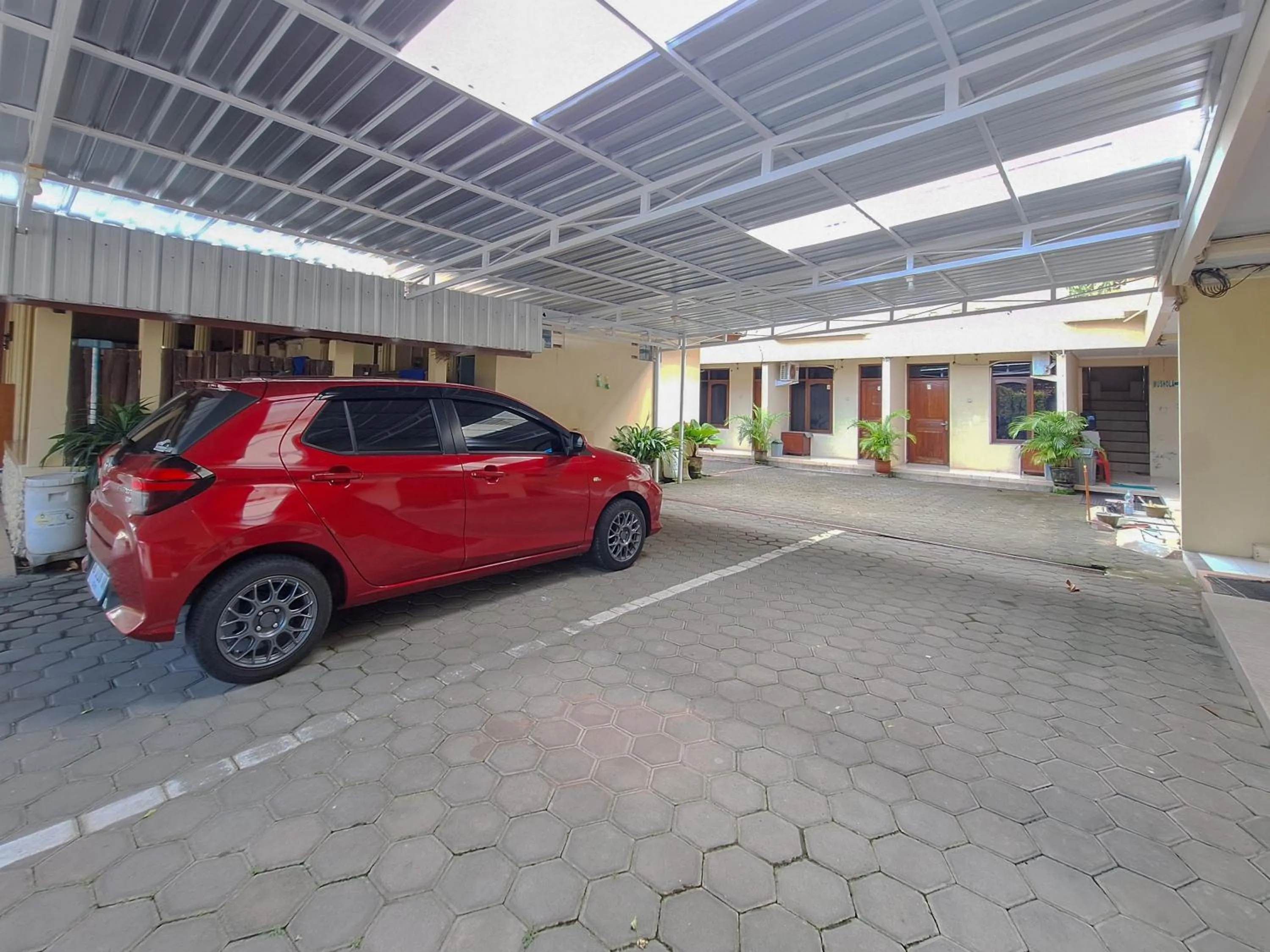 Parking in Hotel Family Syariah 1 Parangtritis RedPartner