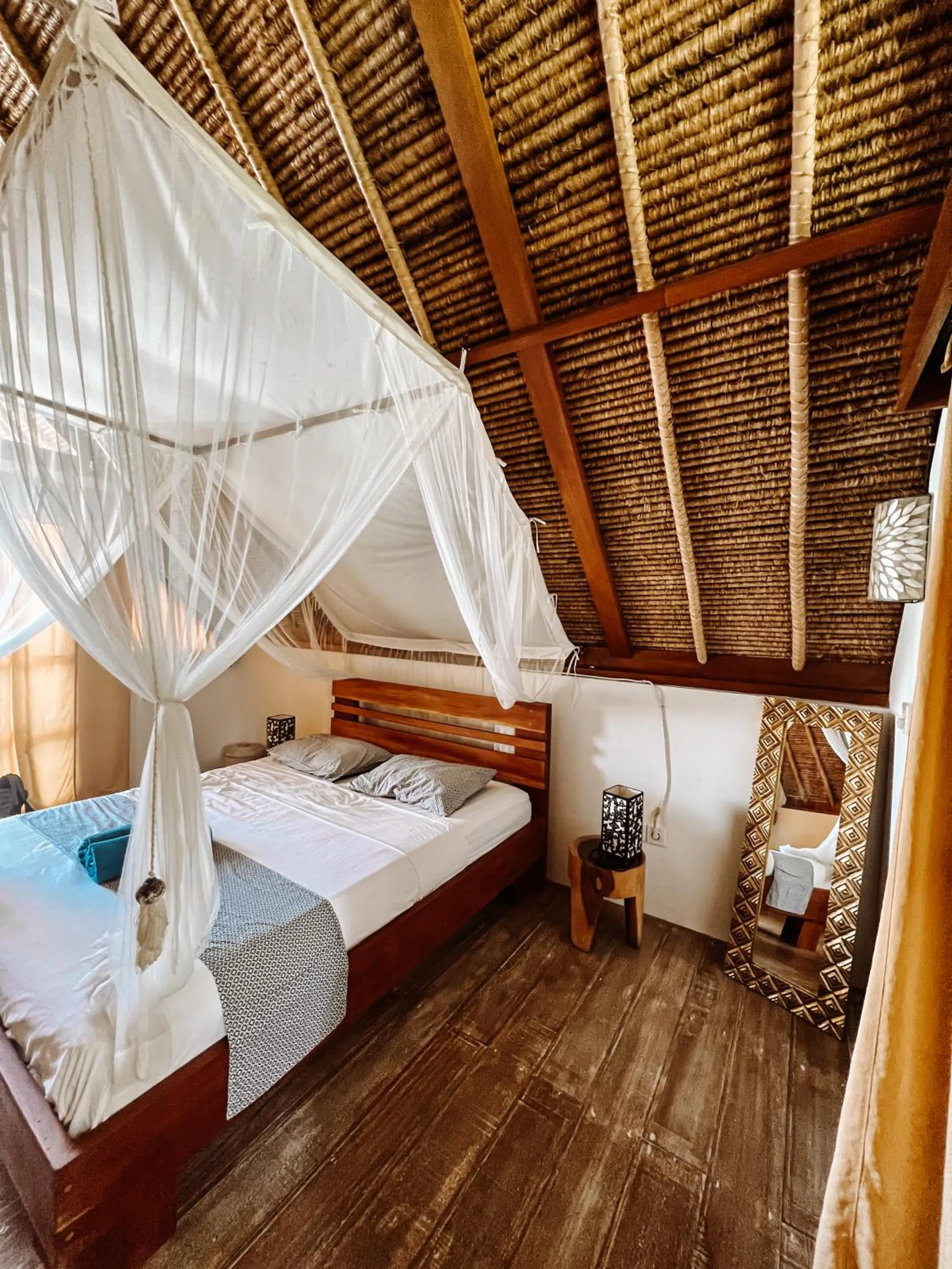 Bed in Two Smiling Buddhas