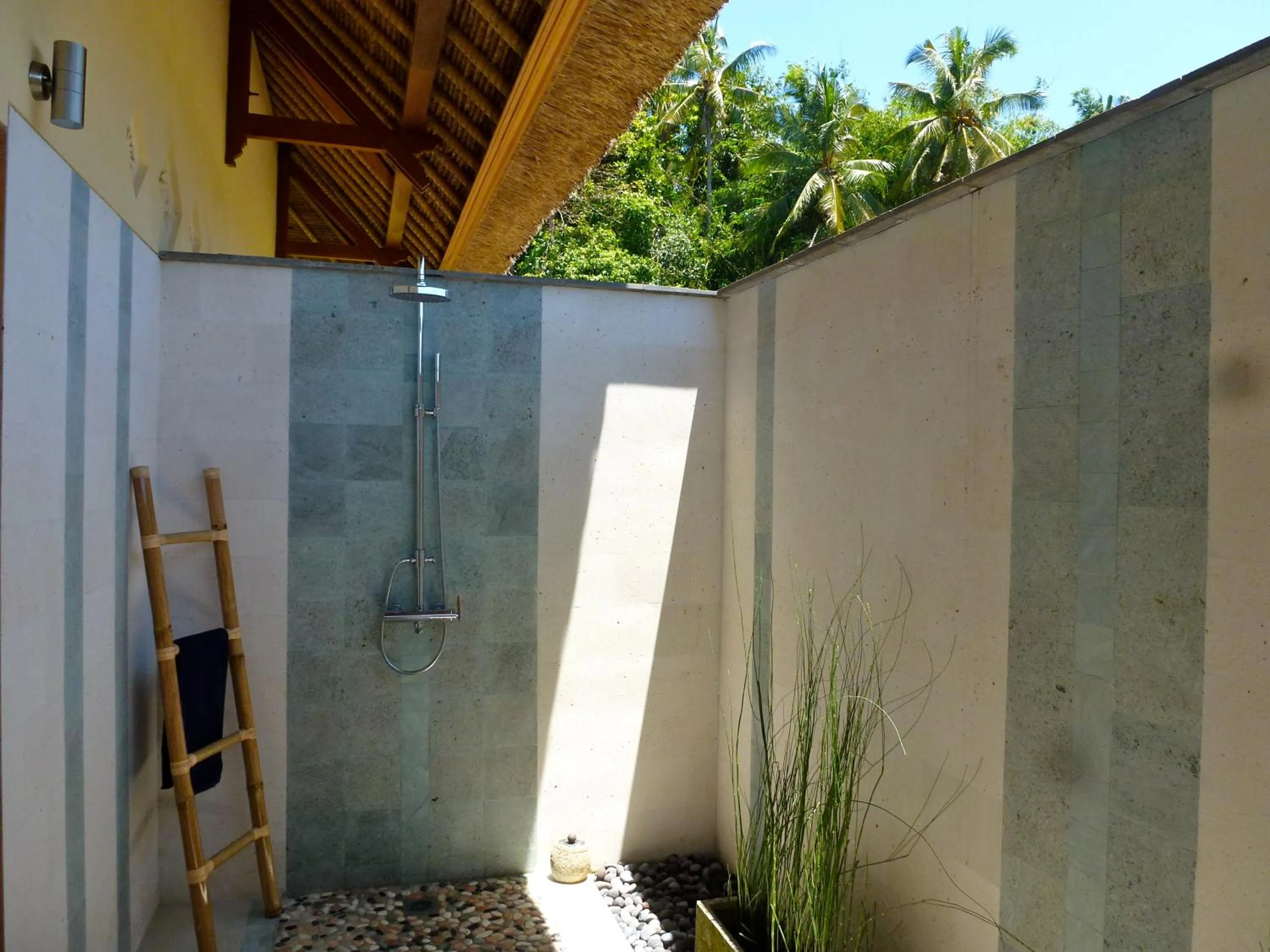 Bathroom in Two Smiling Buddhas