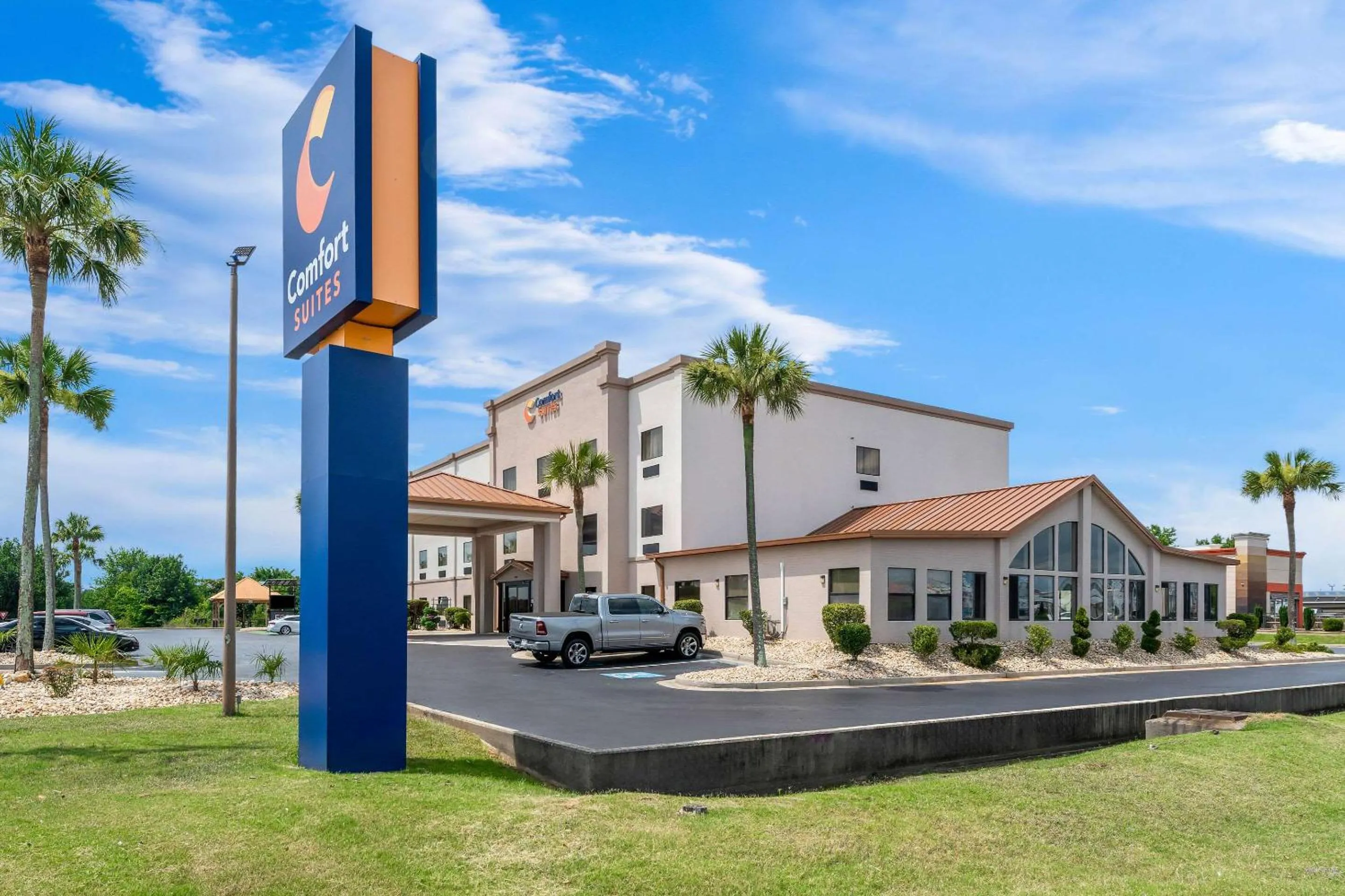 Property building in Comfort Suites near Robins Air Force Base
