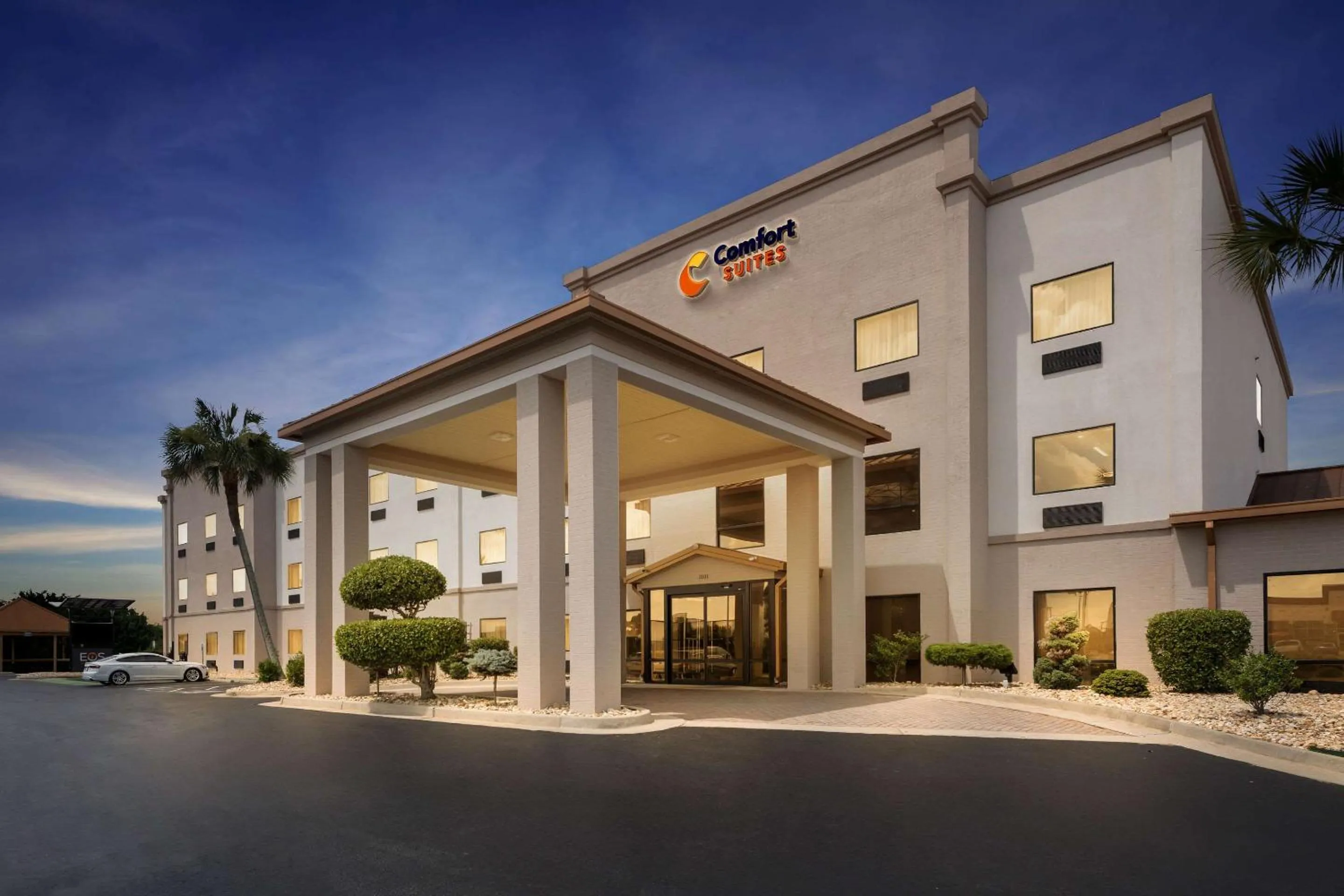 Property building in Comfort Suites near Robins Air Force Base