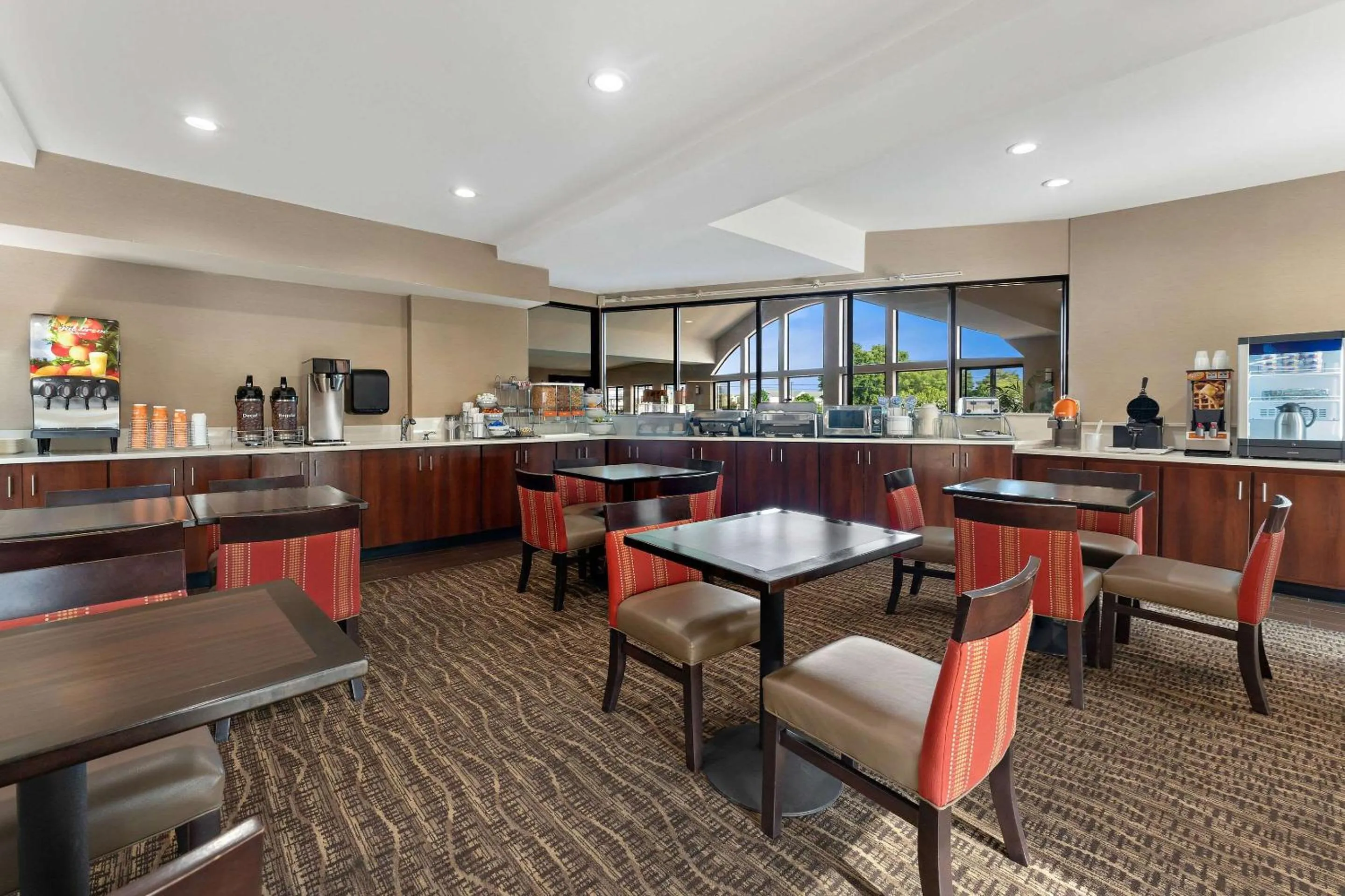 Breakfast in Comfort Suites near Robins Air Force Base