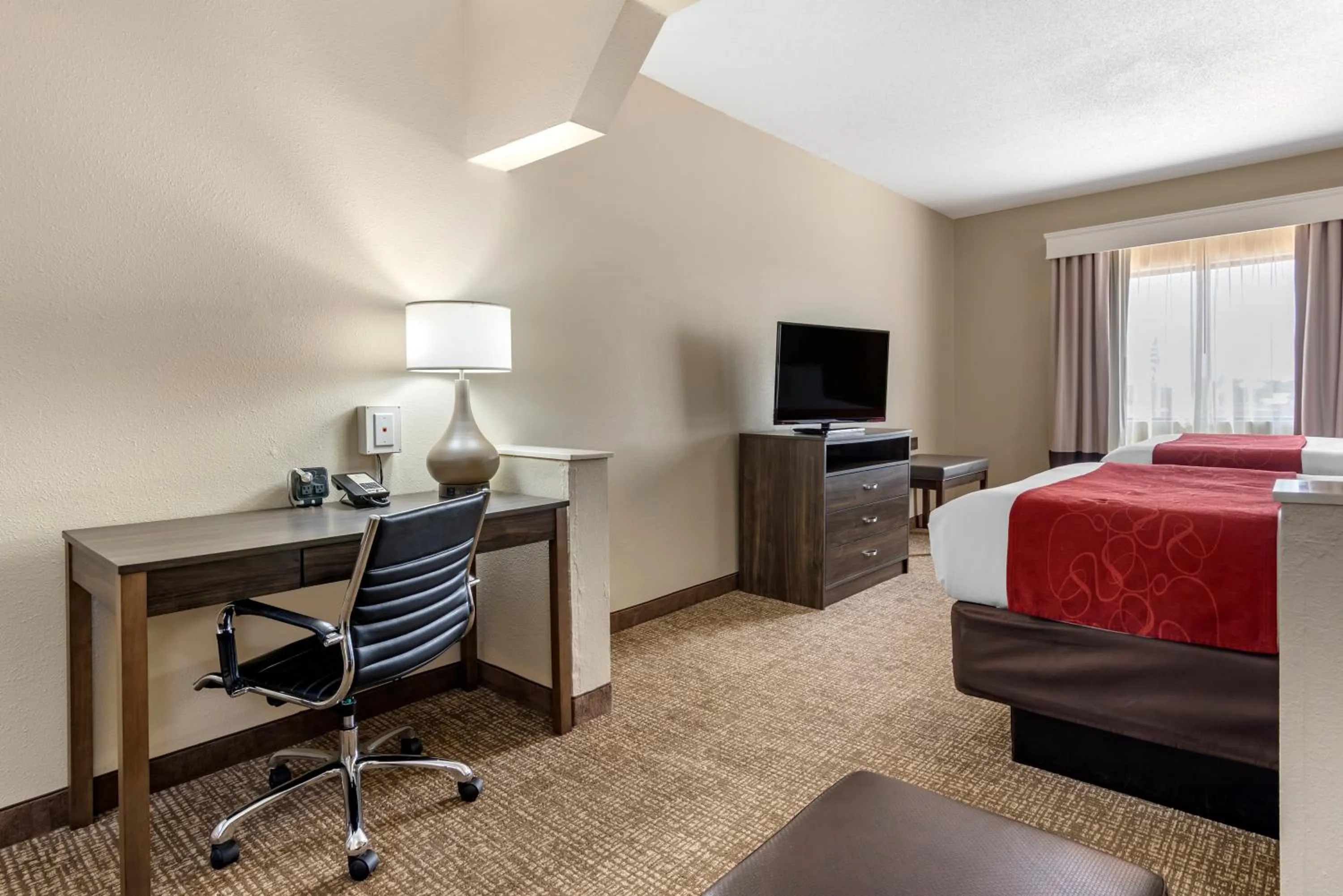 Photo of the whole room, Bed in Comfort Suites near Robins Air Force Base
