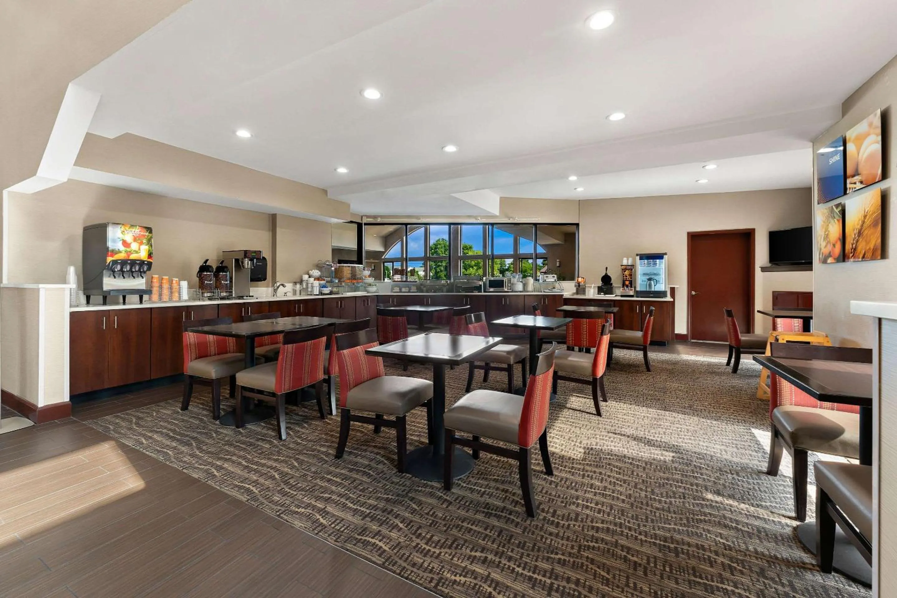 Breakfast in Comfort Suites near Robins Air Force Base