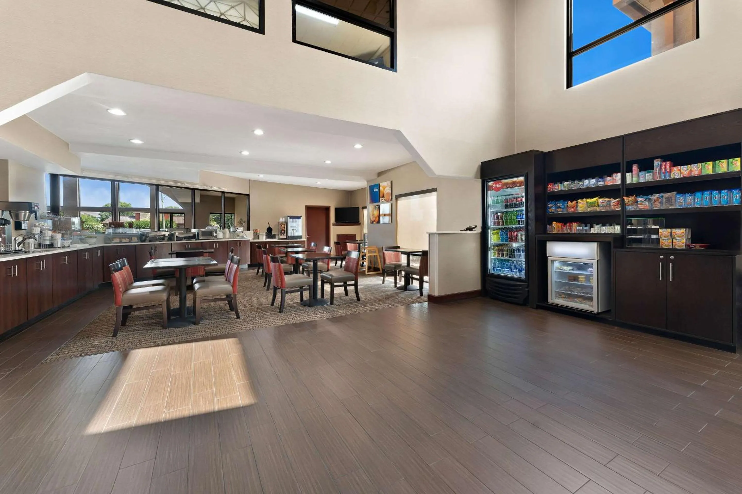 Breakfast in Comfort Suites near Robins Air Force Base