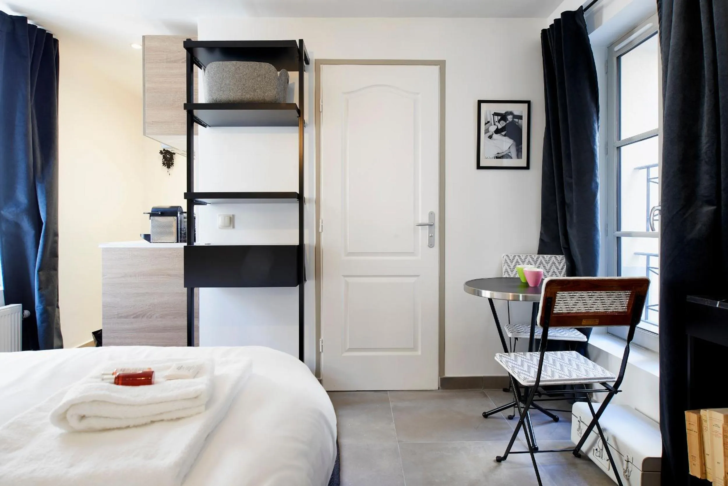 Kitchen or kitchenette, Bed in My Maison In Paris - Sentier
