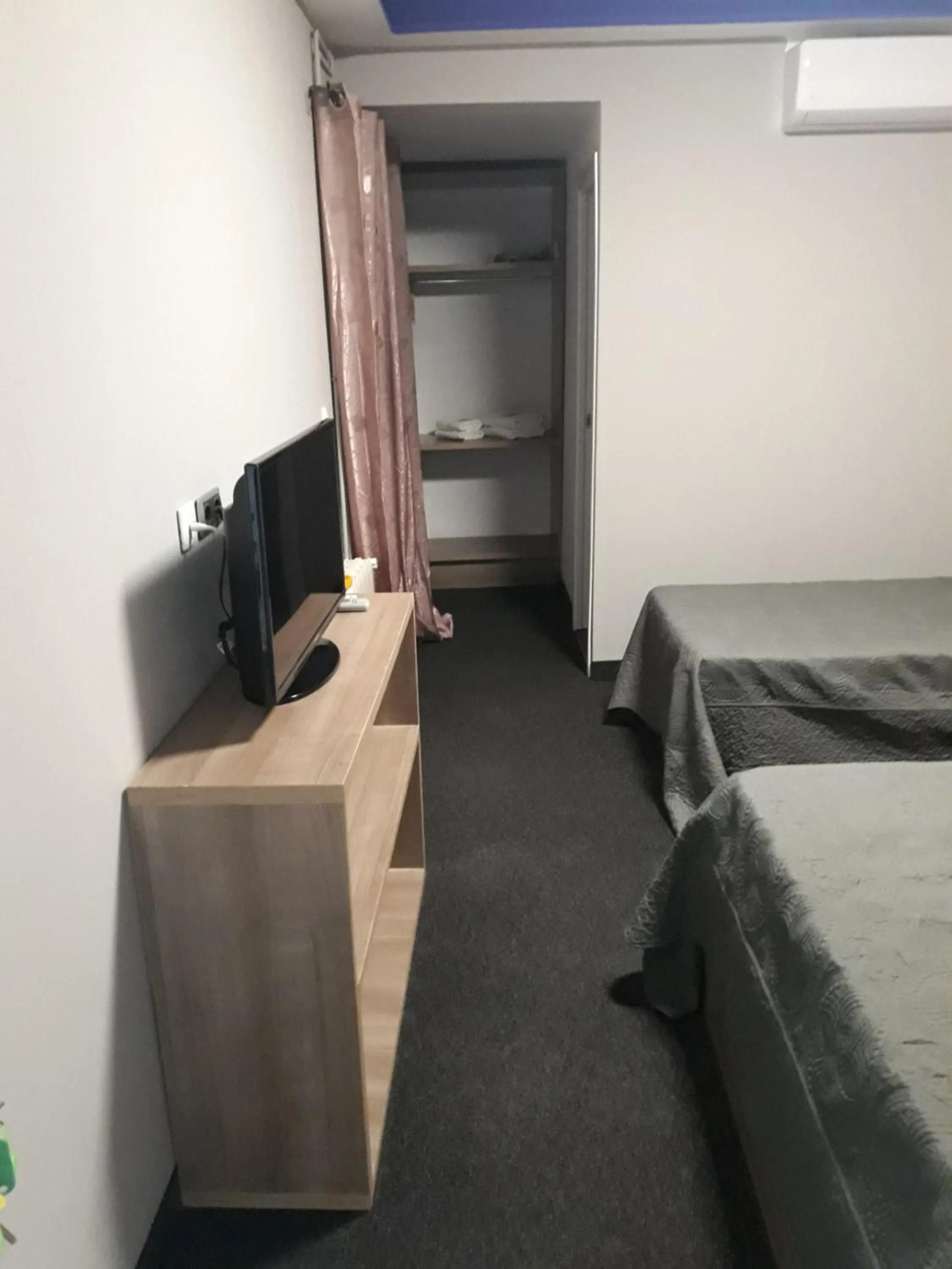 TV/Entertainment Center in Hostal Can Salvado