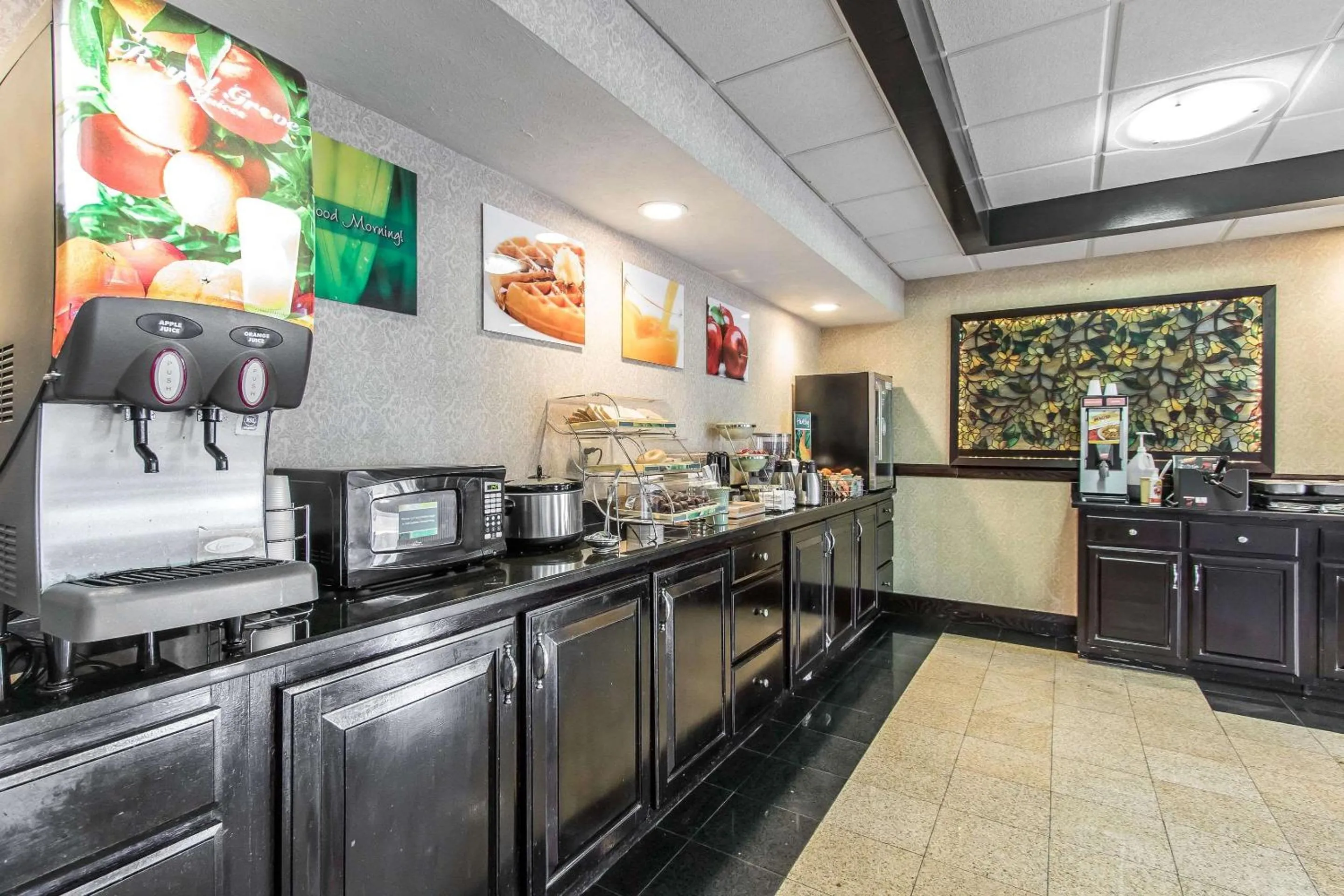 Restaurant/places to eat in Quality Inn & Suites Memphis East