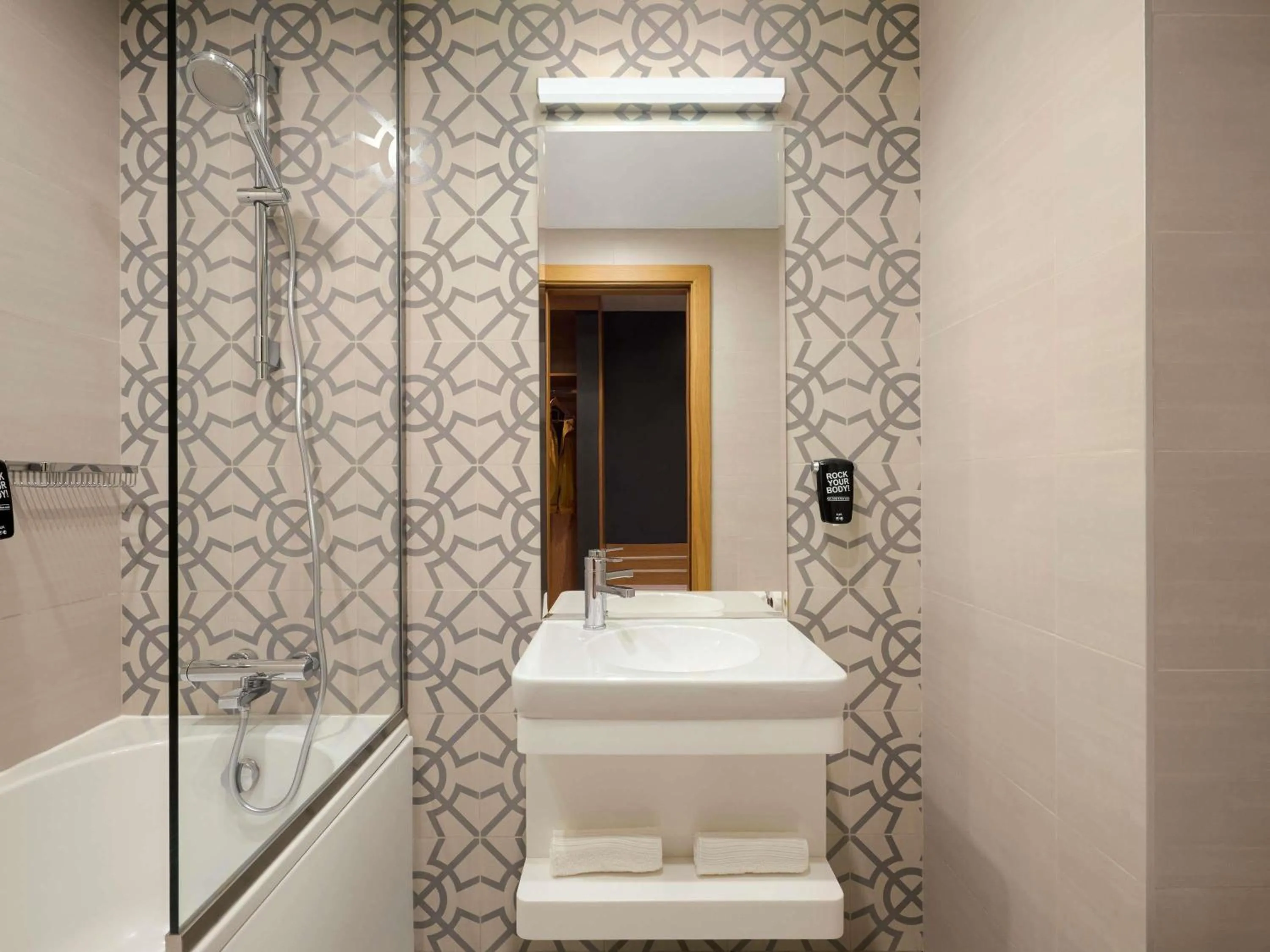 Bedroom in ibis Styles Manama Diplomatic Area