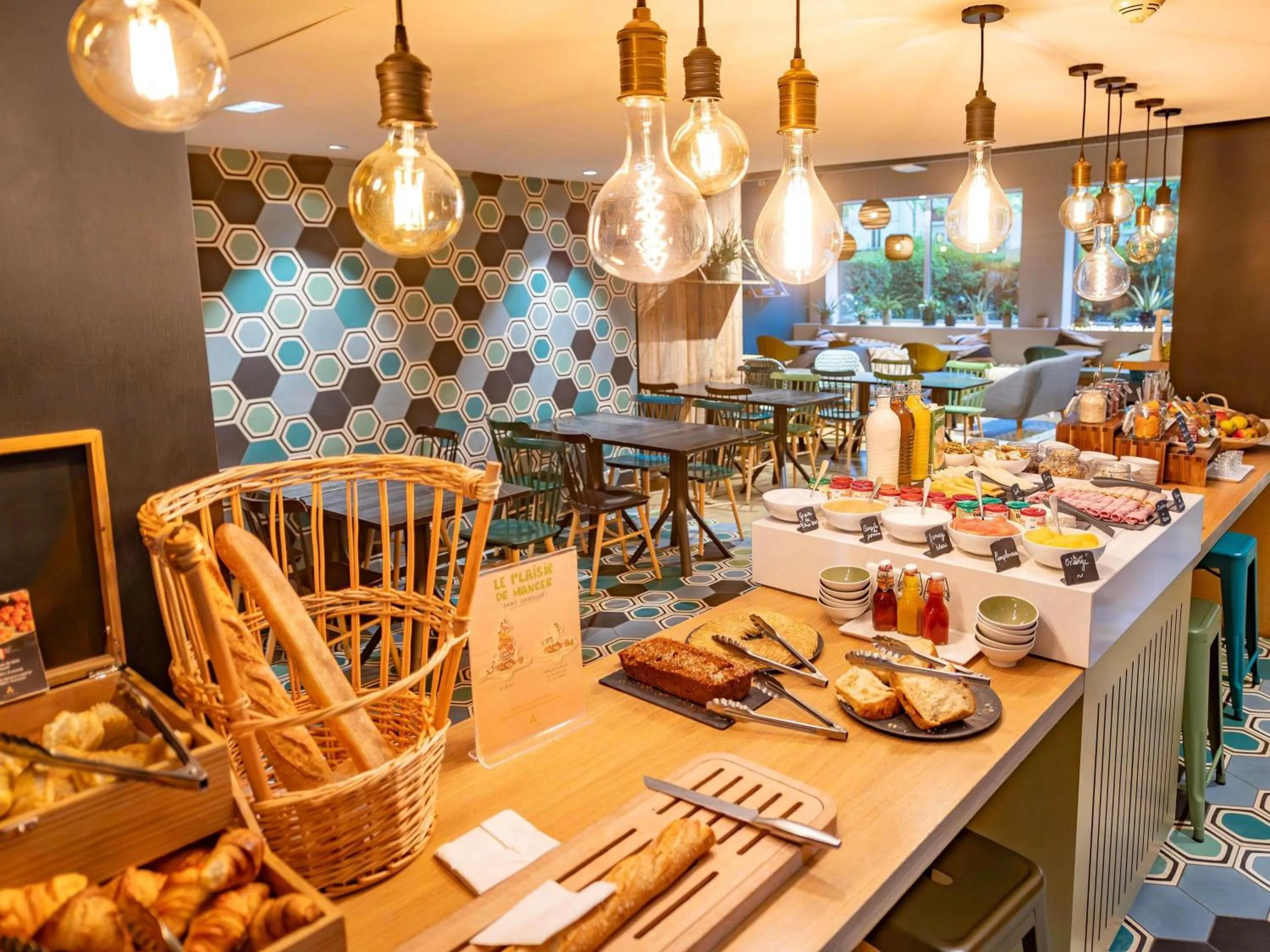 Breakfast in ibis Styles Paris 16 Boulogne