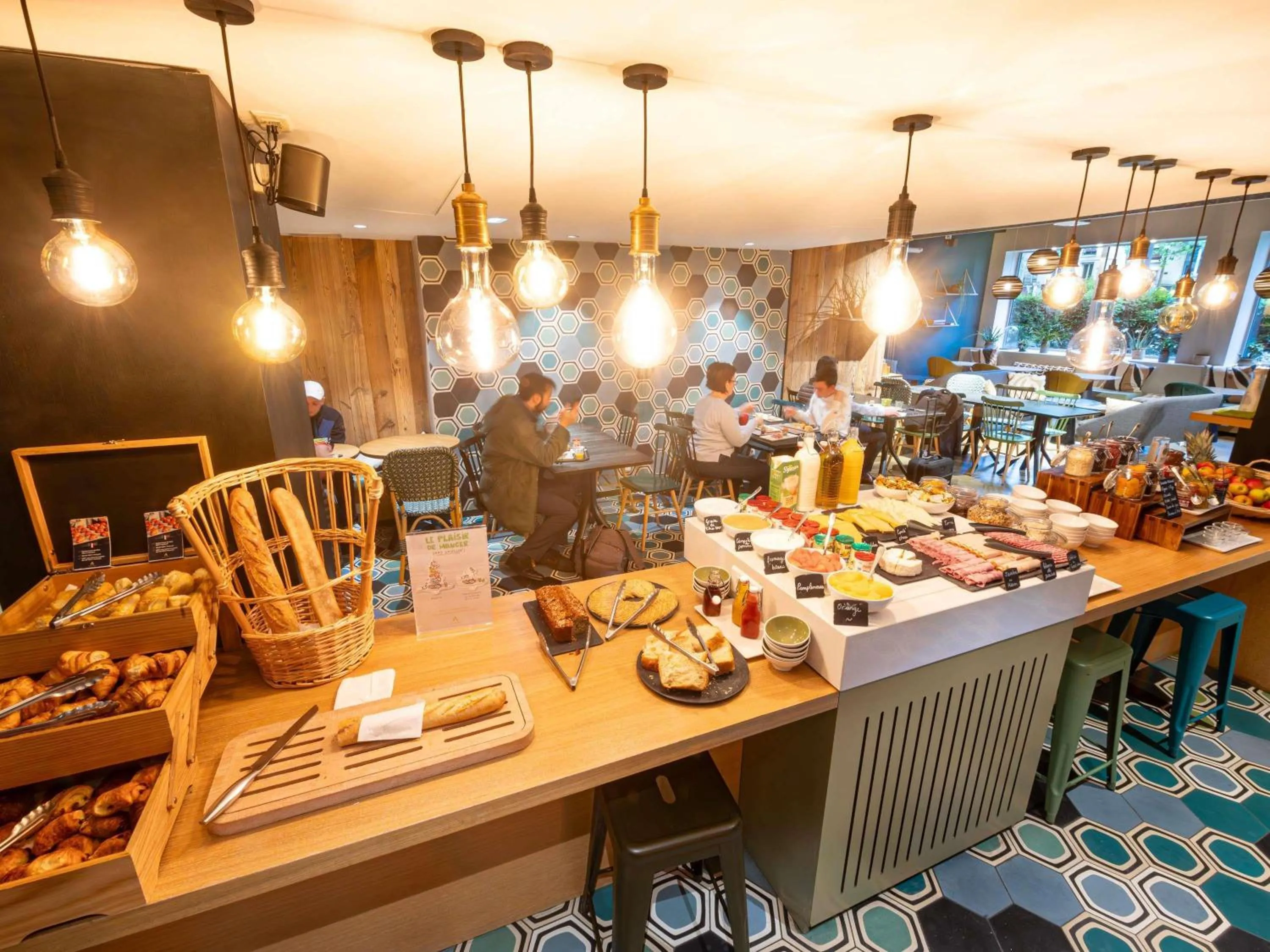 Breakfast in ibis Styles Paris 16 Boulogne