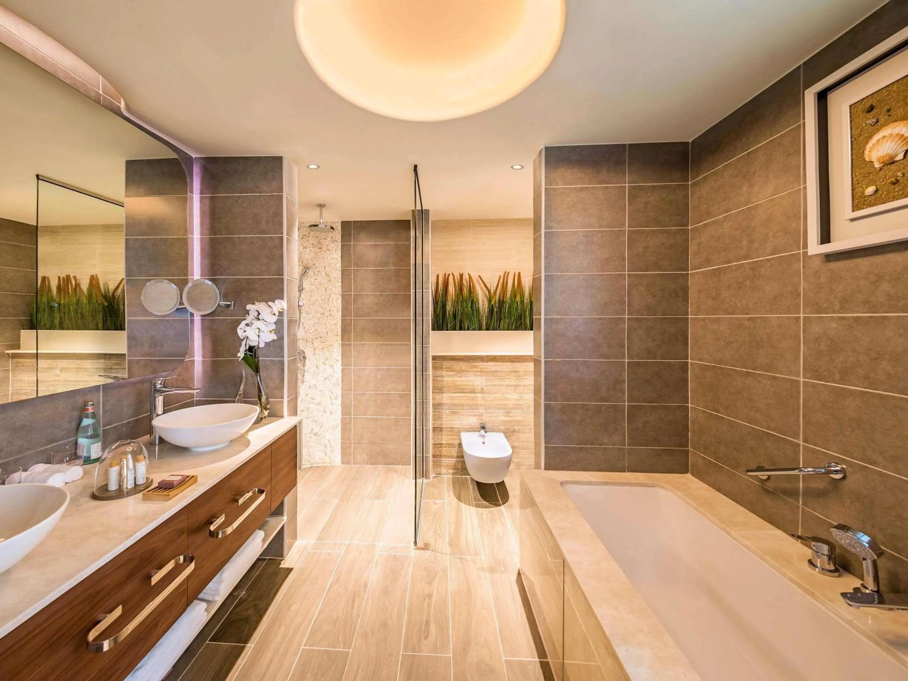 Bedroom in The Retreat Palm Dubai MGallery by Sofitel