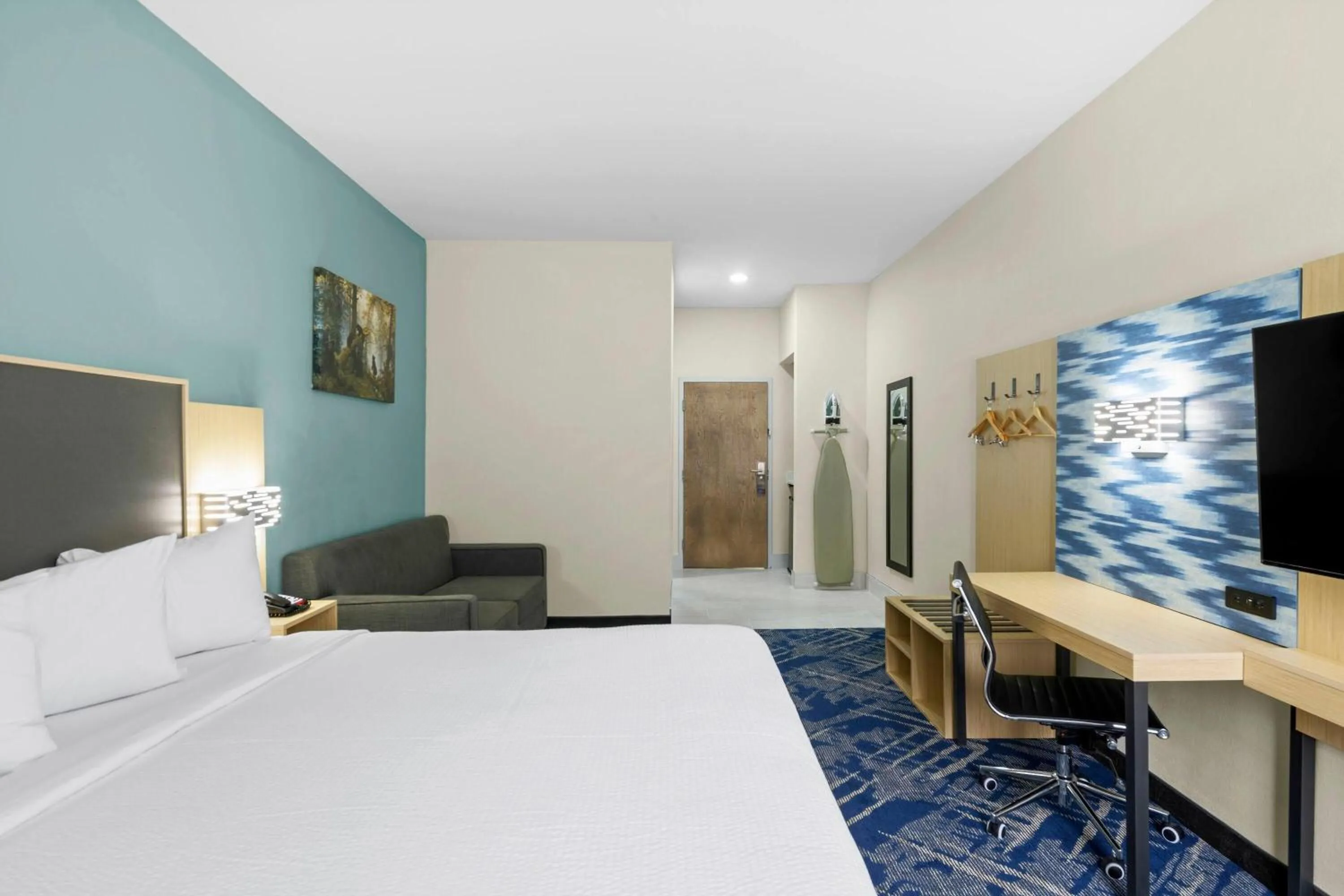 Photo of the whole room, Bed in Baymont by Wyndham Grovetown Augusta