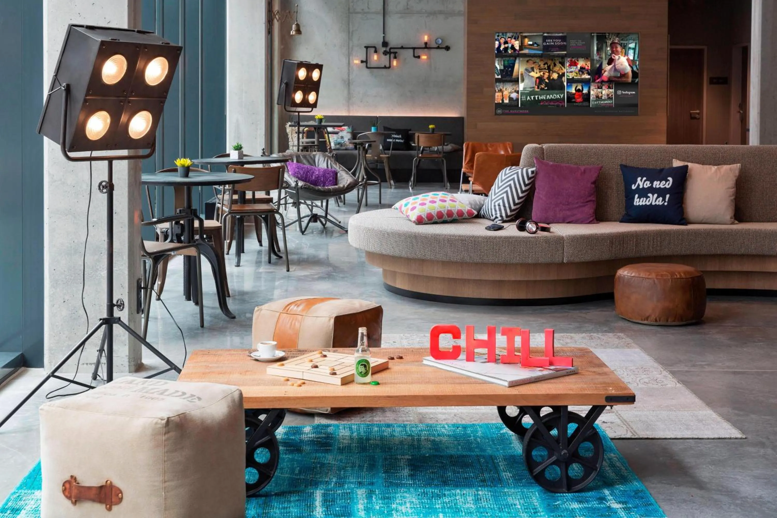 Living room in Moxy Stuttgart Airport/Messe