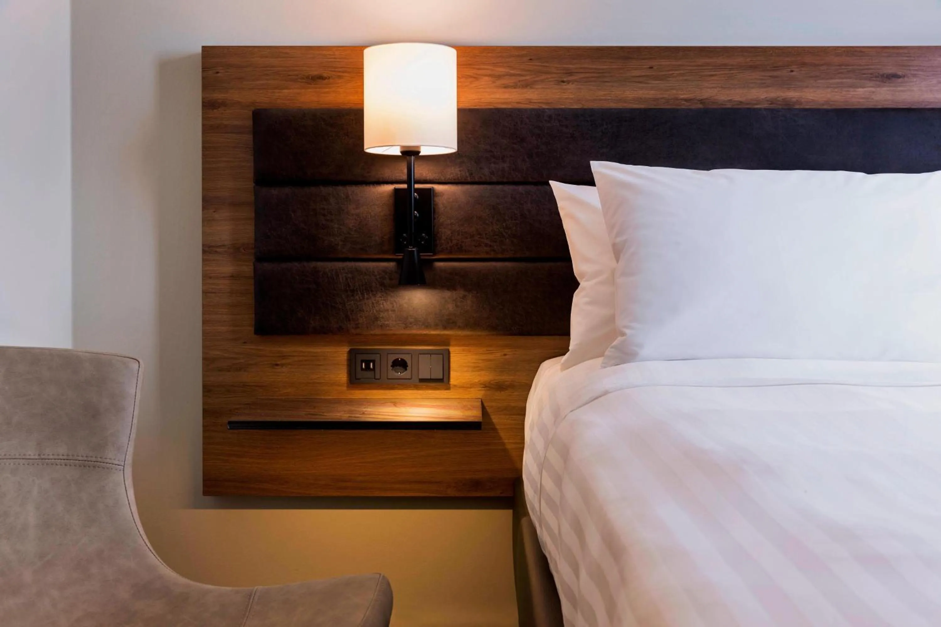 Photo of the whole room, Bed in Moxy Stuttgart Airport/Messe