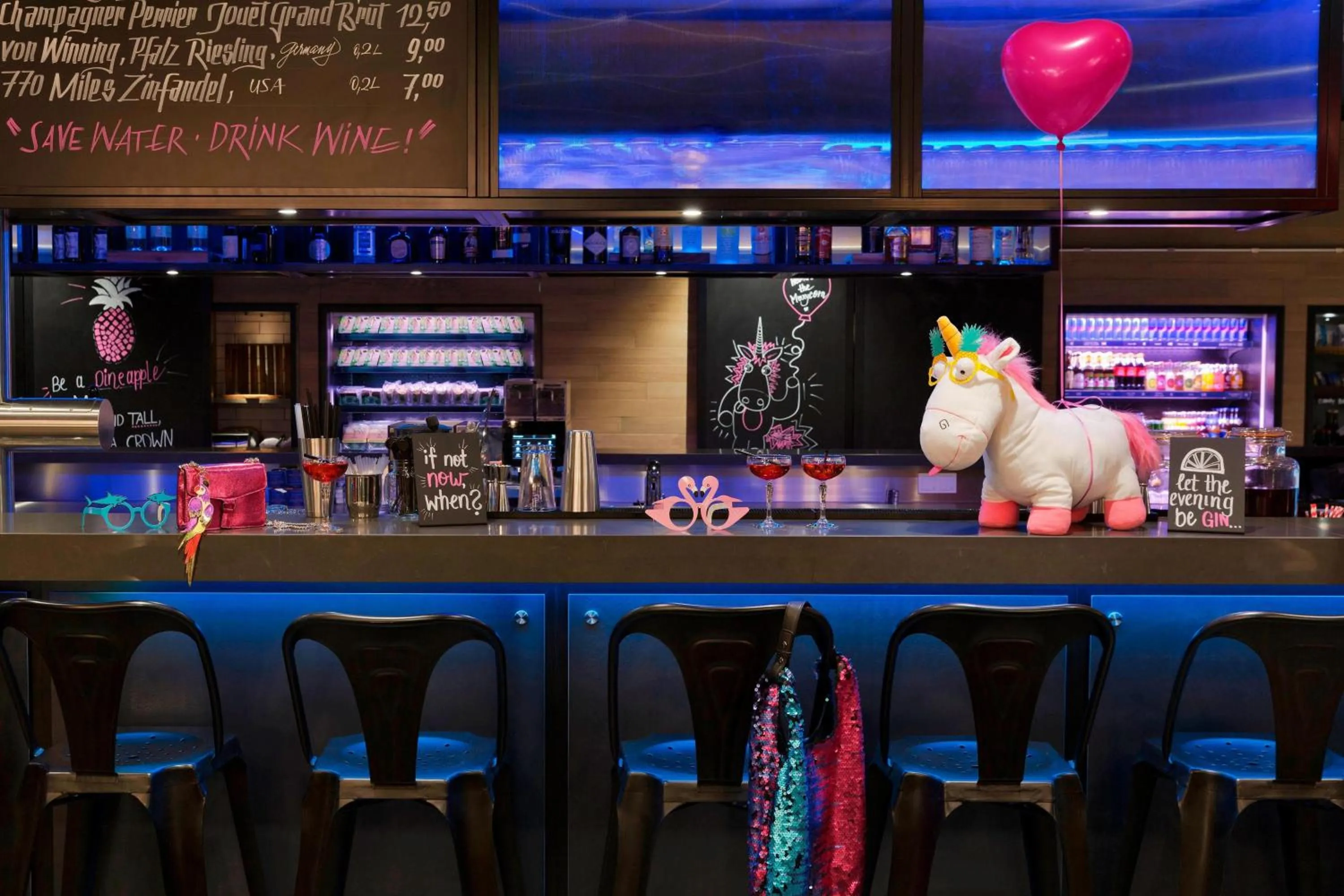 Lounge or bar in Moxy Stuttgart Airport/Messe