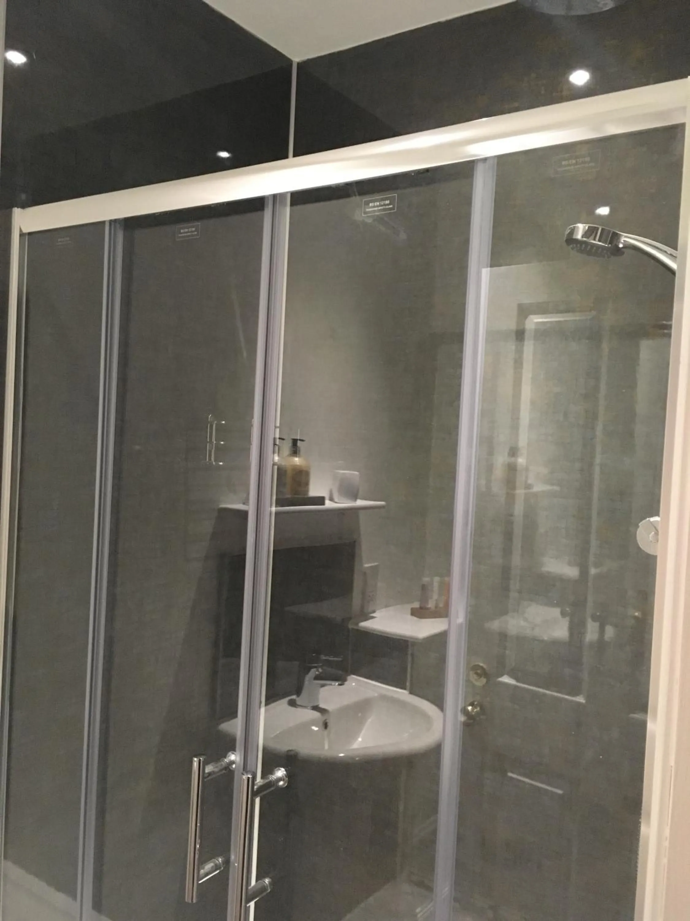 Bathroom in Urrard B&B