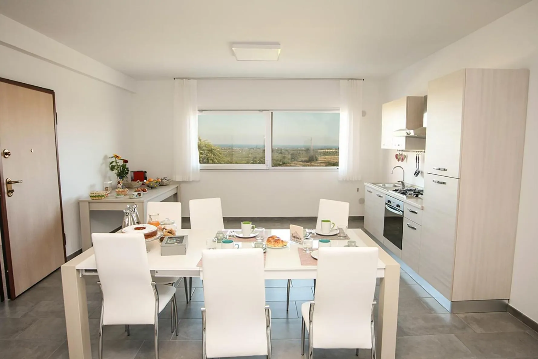 Communal kitchen in Il Maestrale B&b