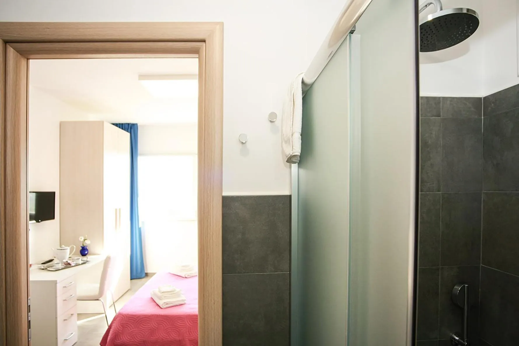 Bathroom, Bed in Il Maestrale B&b