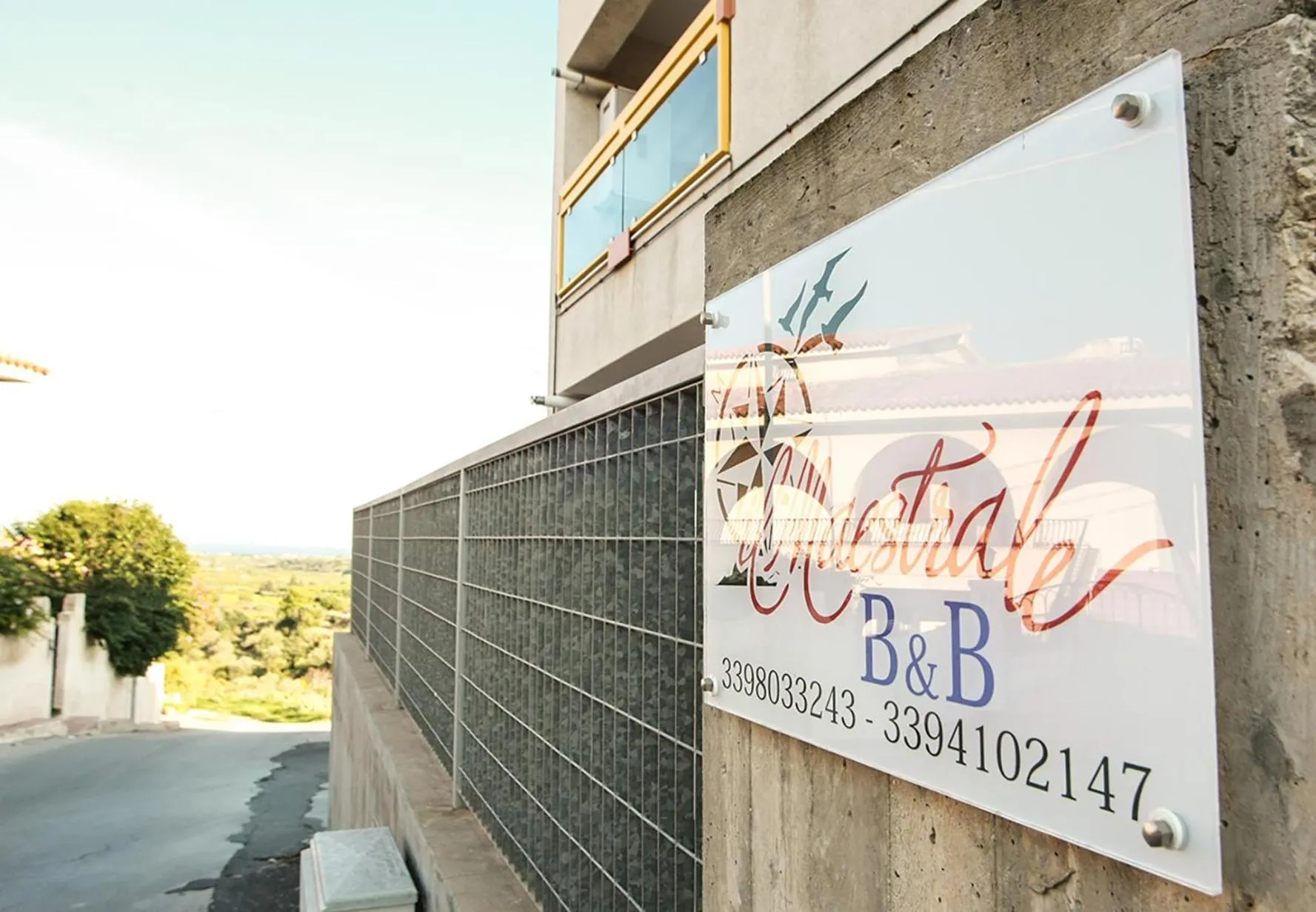 Facade/entrance in Il Maestrale B&b