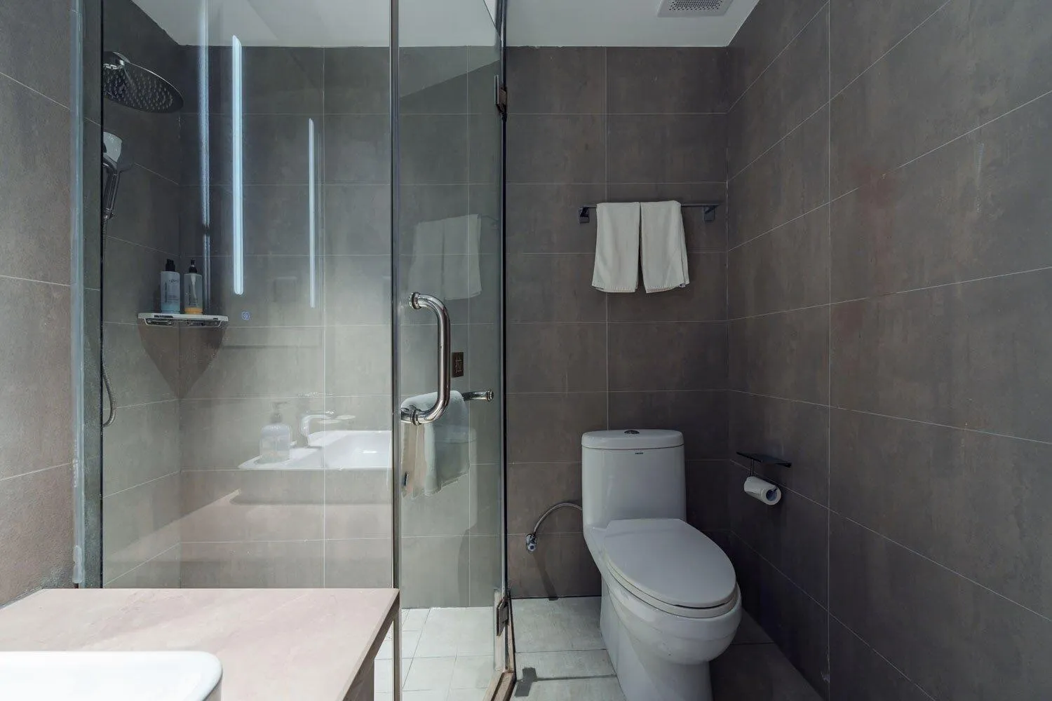 Shower in Home Inn Zhangjiajie Tianmen Mountain Branch