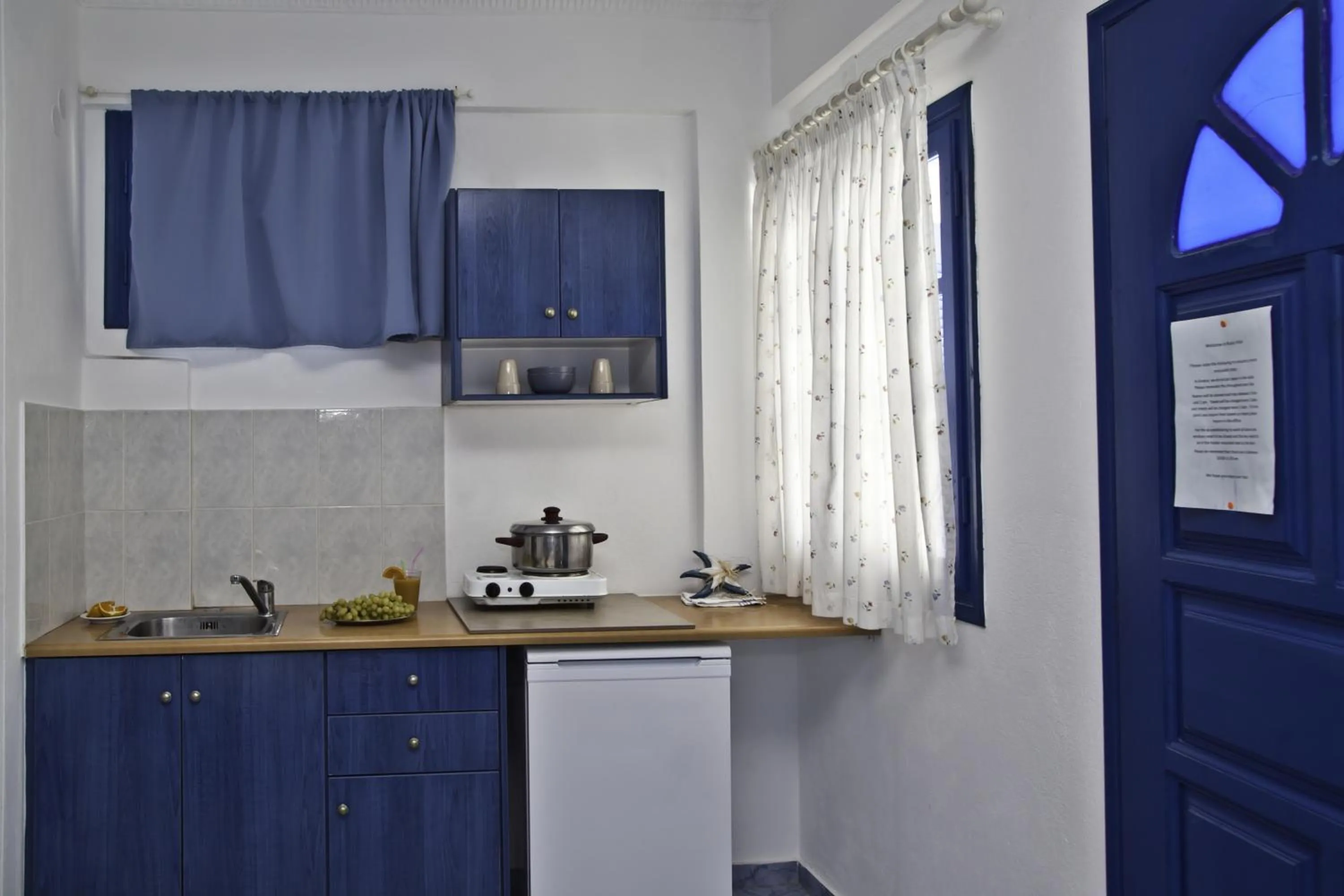 Kitchen or kitchenette in Roula Villa Studios & Apartments