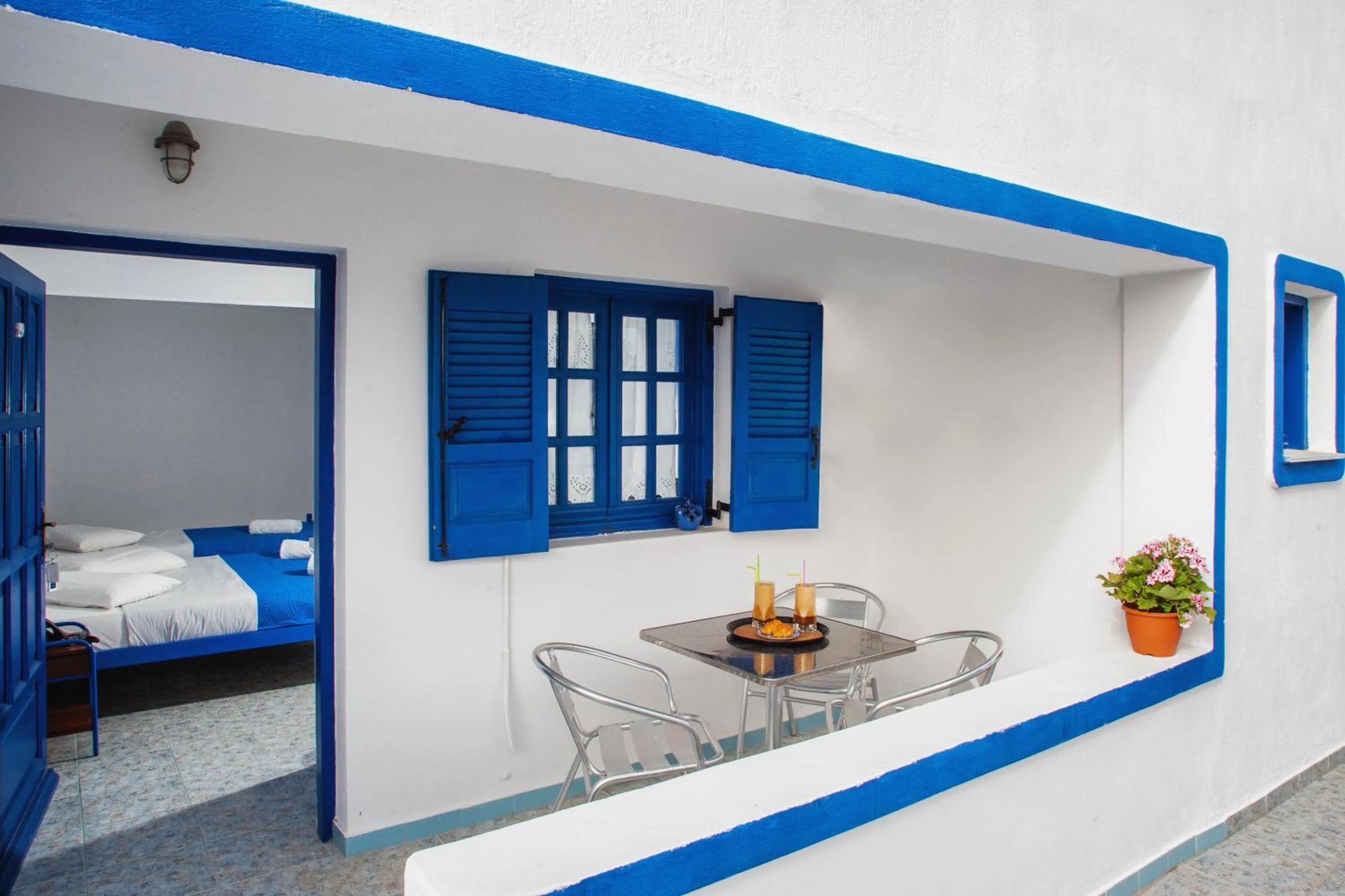 Patio, Bed in Roula Villa Studios & Apartments