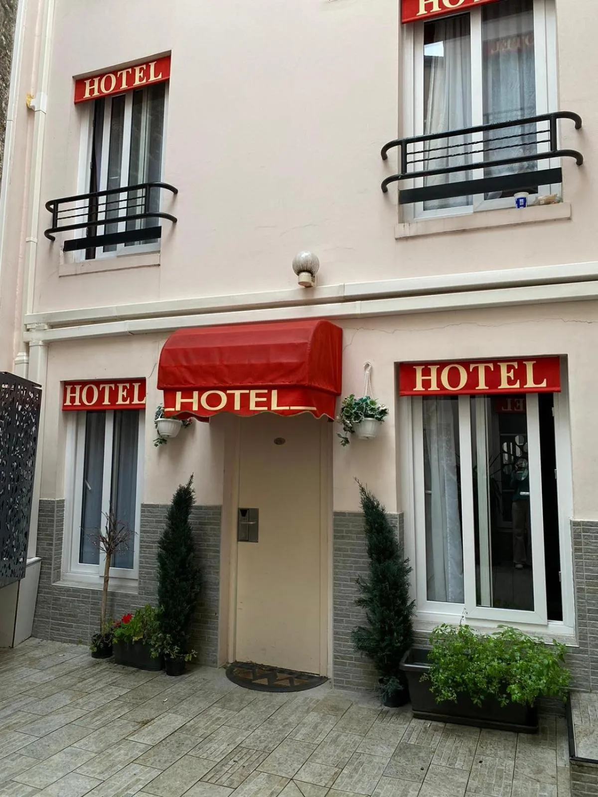 Patio in Luxor Bastille Hotel