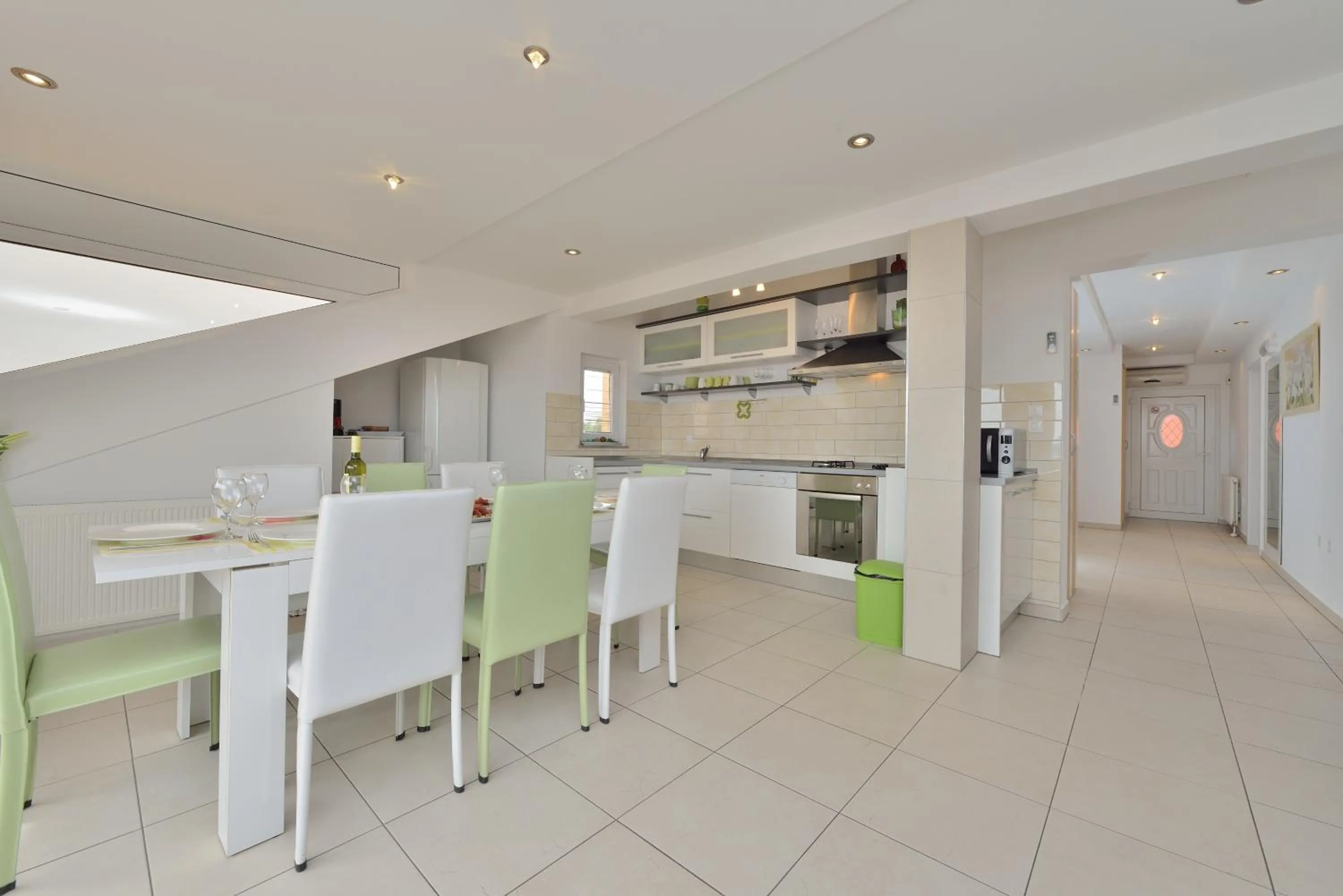 Kitchen or kitchenette in Villa Dalmatina Zadar mit Pool
