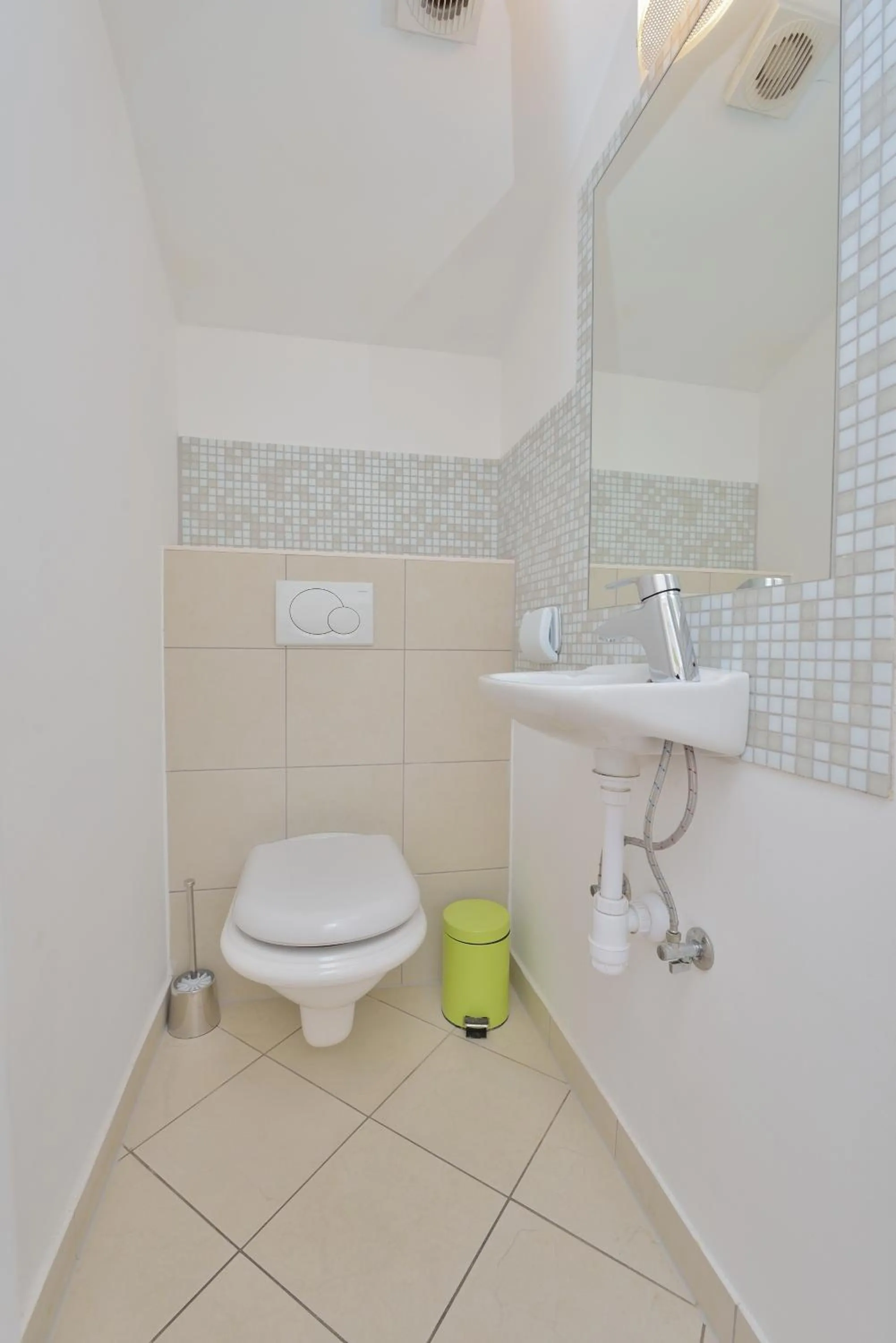 Toilet in Villa Dalmatina Zadar mit Pool