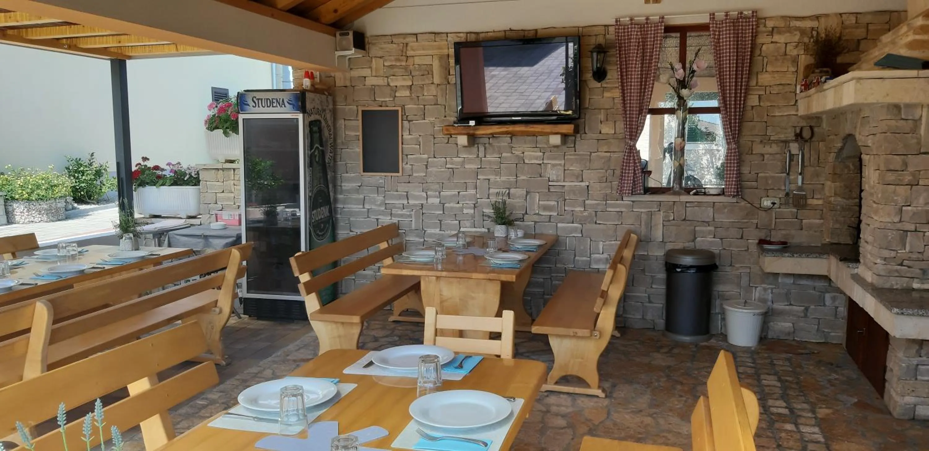 Communal lounge/ TV room in Villa Dalmatina Zadar mit Pool