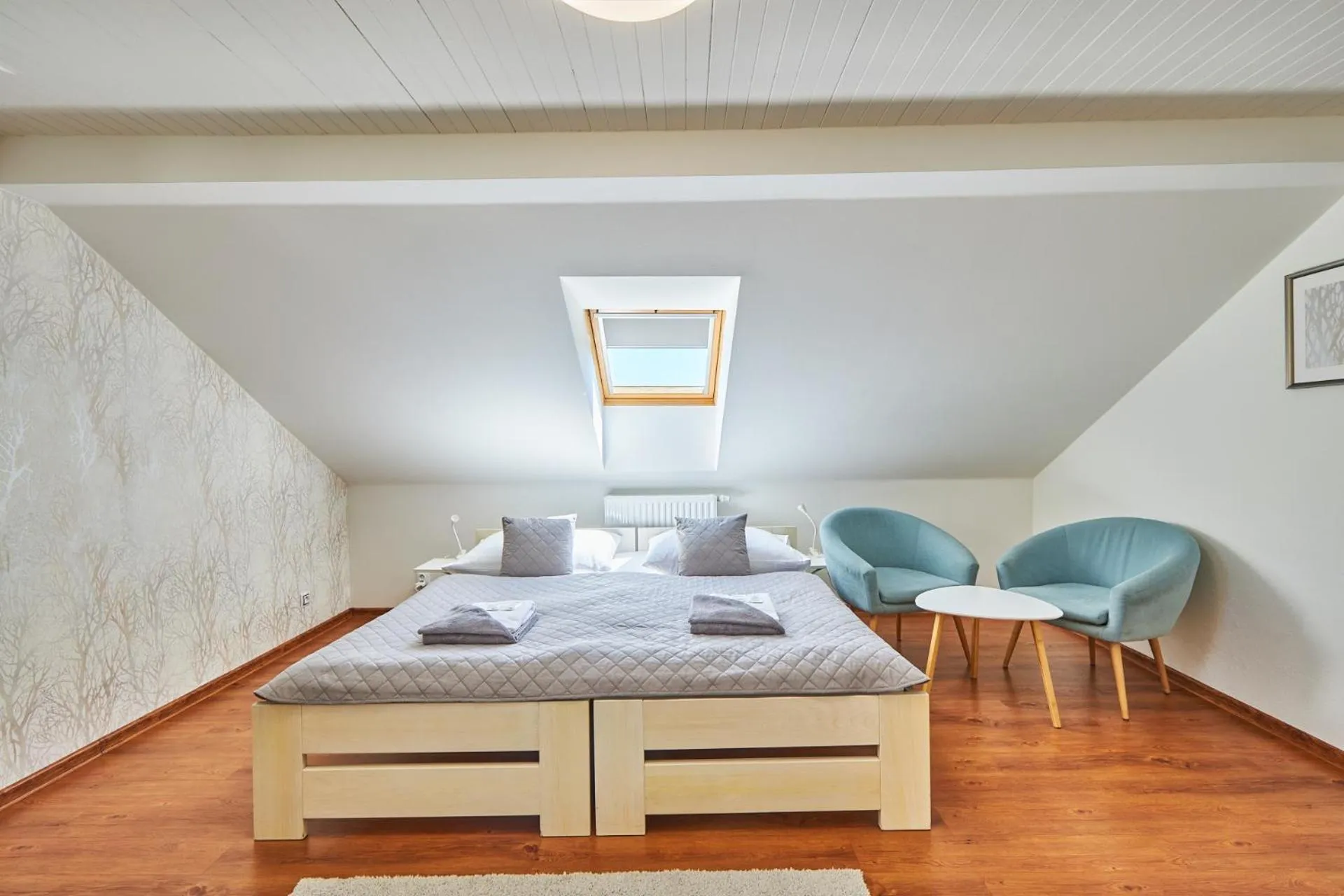 Text overlay, Bed in Villa Gap apartments