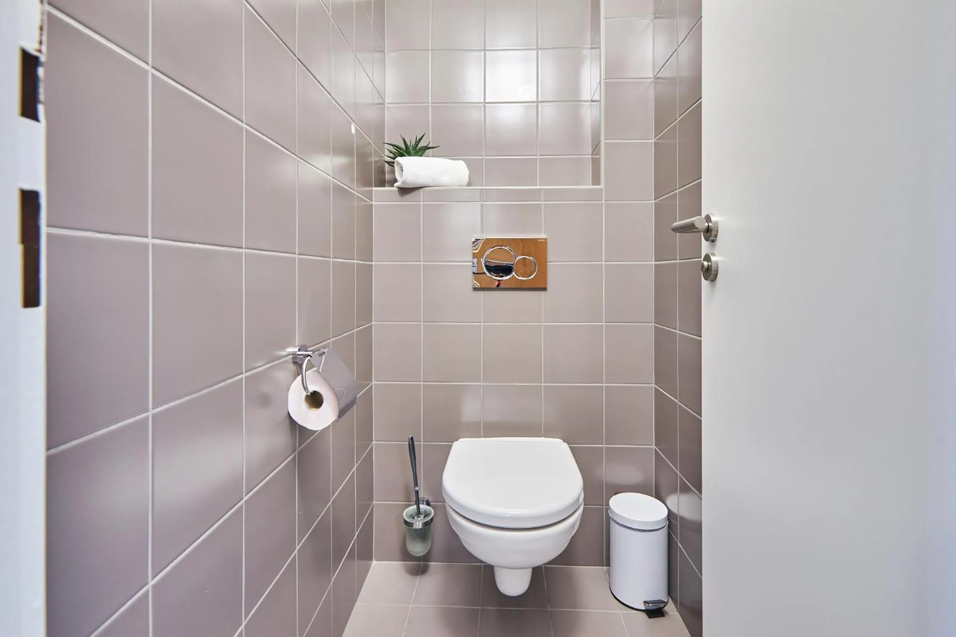 Toilet in Villa Gap apartments