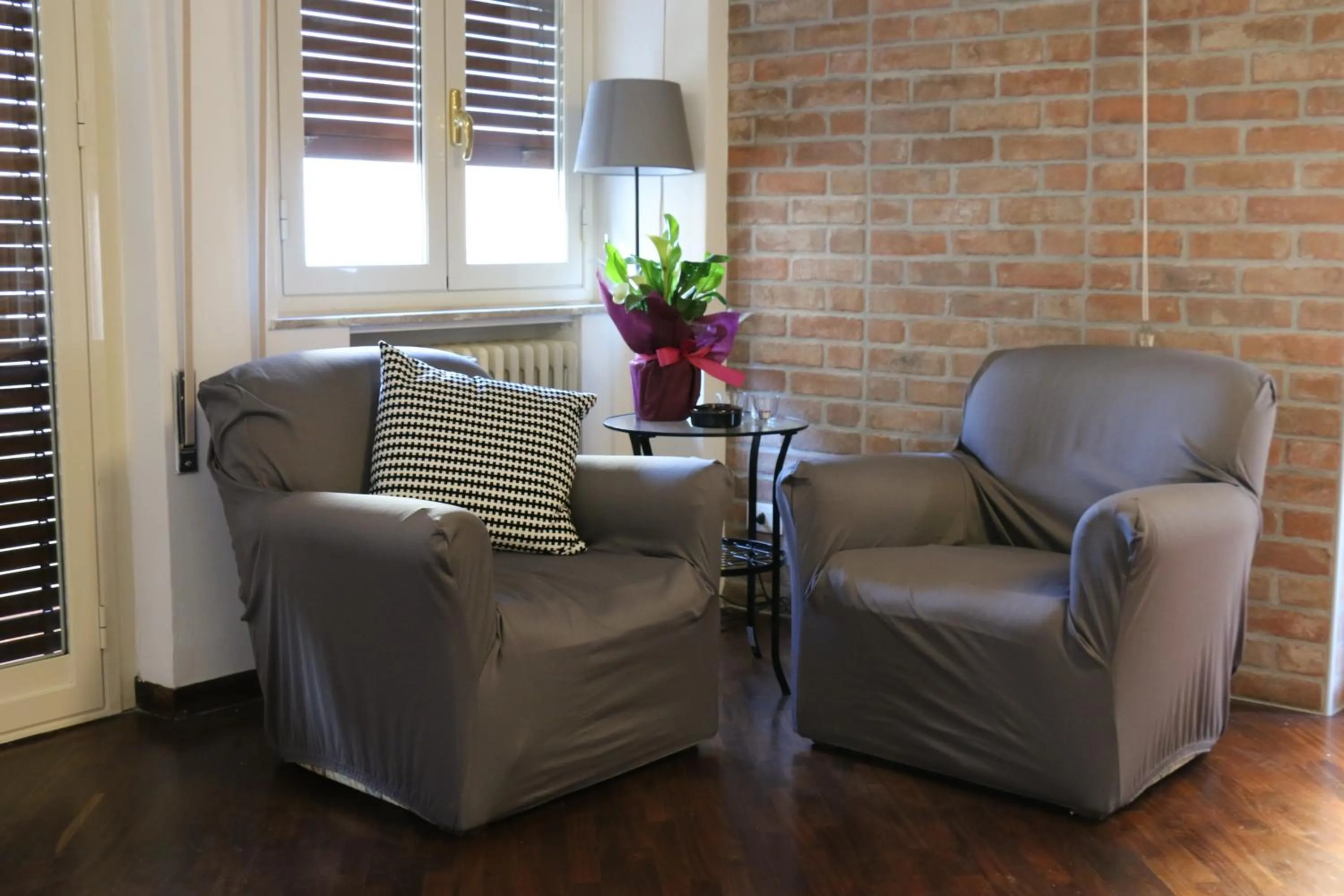 Communal lounge/ TV room in Zammù