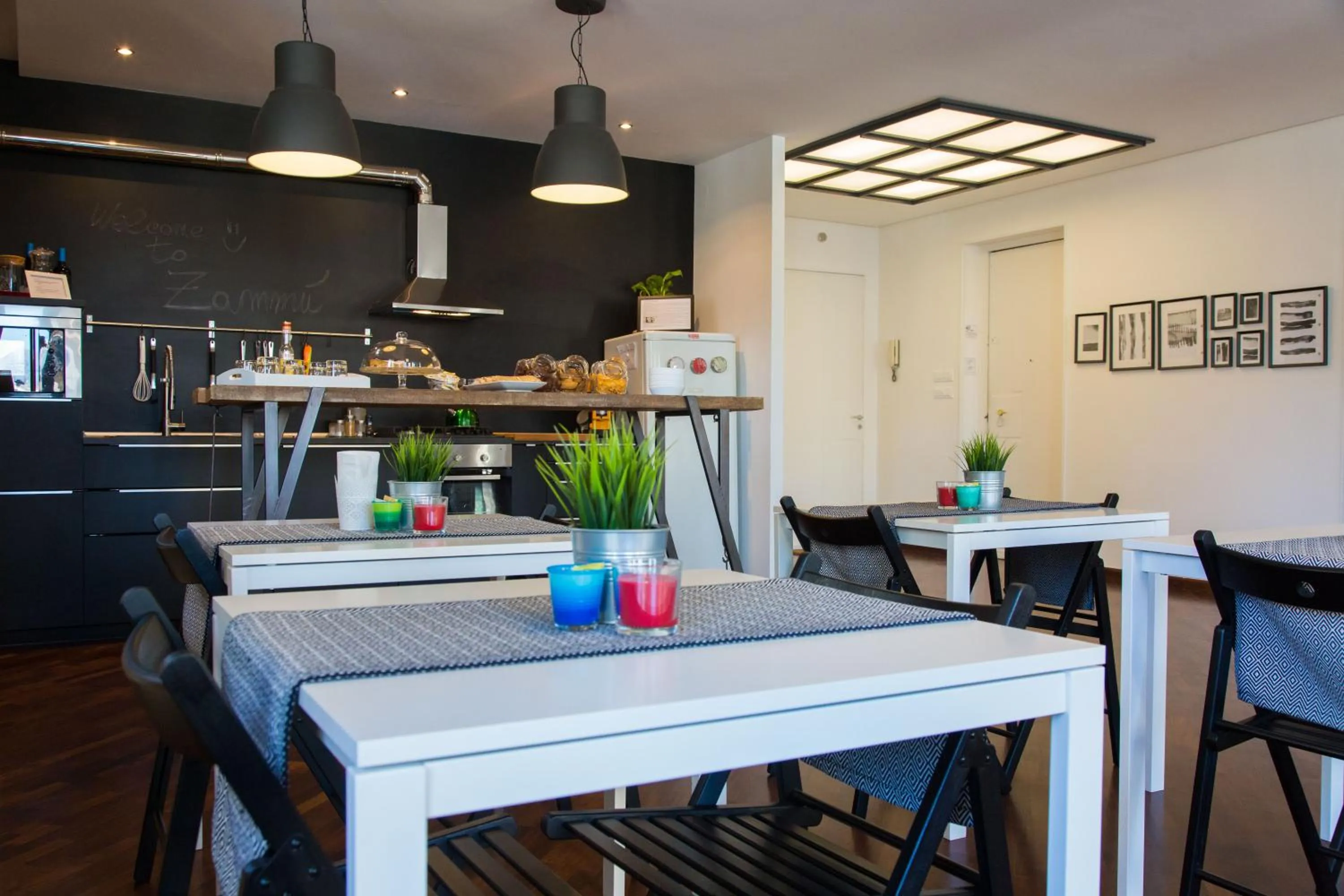 Communal lounge/ TV room in Zammù