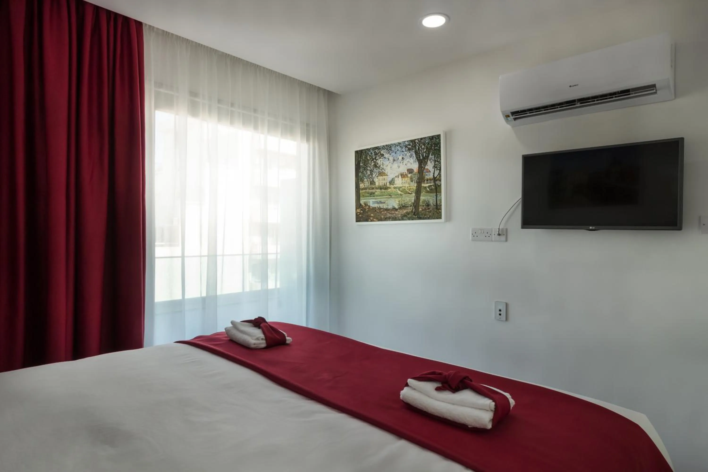 Photo of the whole room, Bed in Art & Wine Boutique Hotel