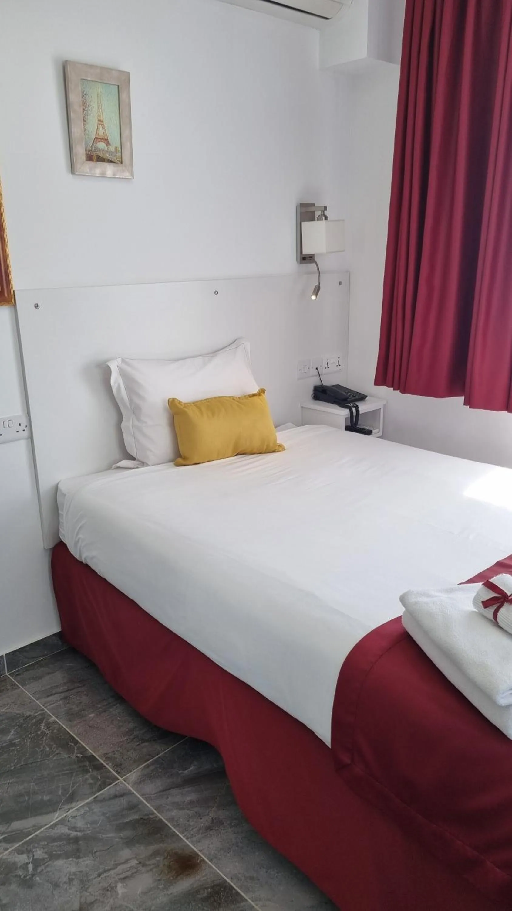 Bed in Art & Wine Boutique Hotel