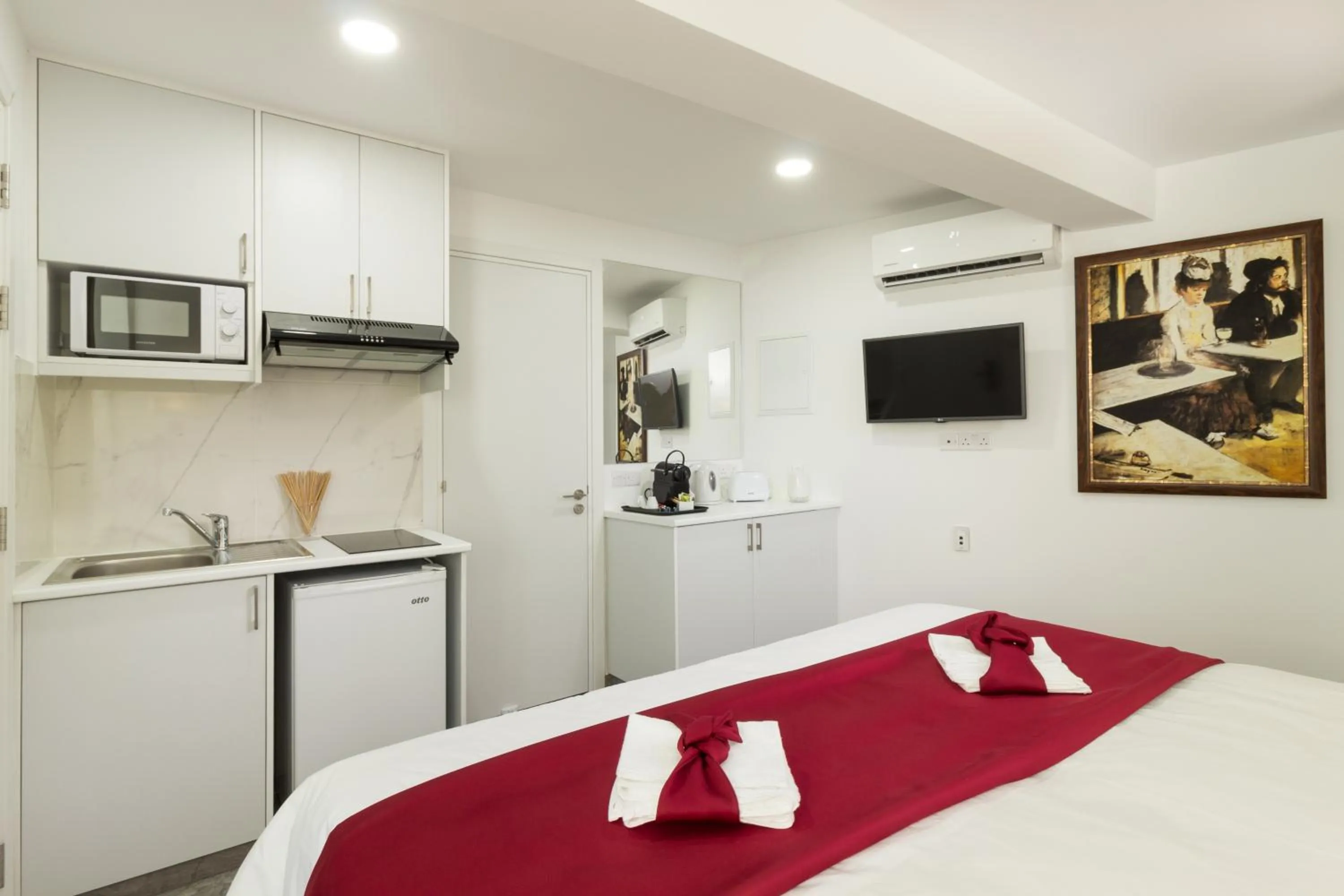 Photo of the whole room, Bed in Art & Wine Boutique Hotel