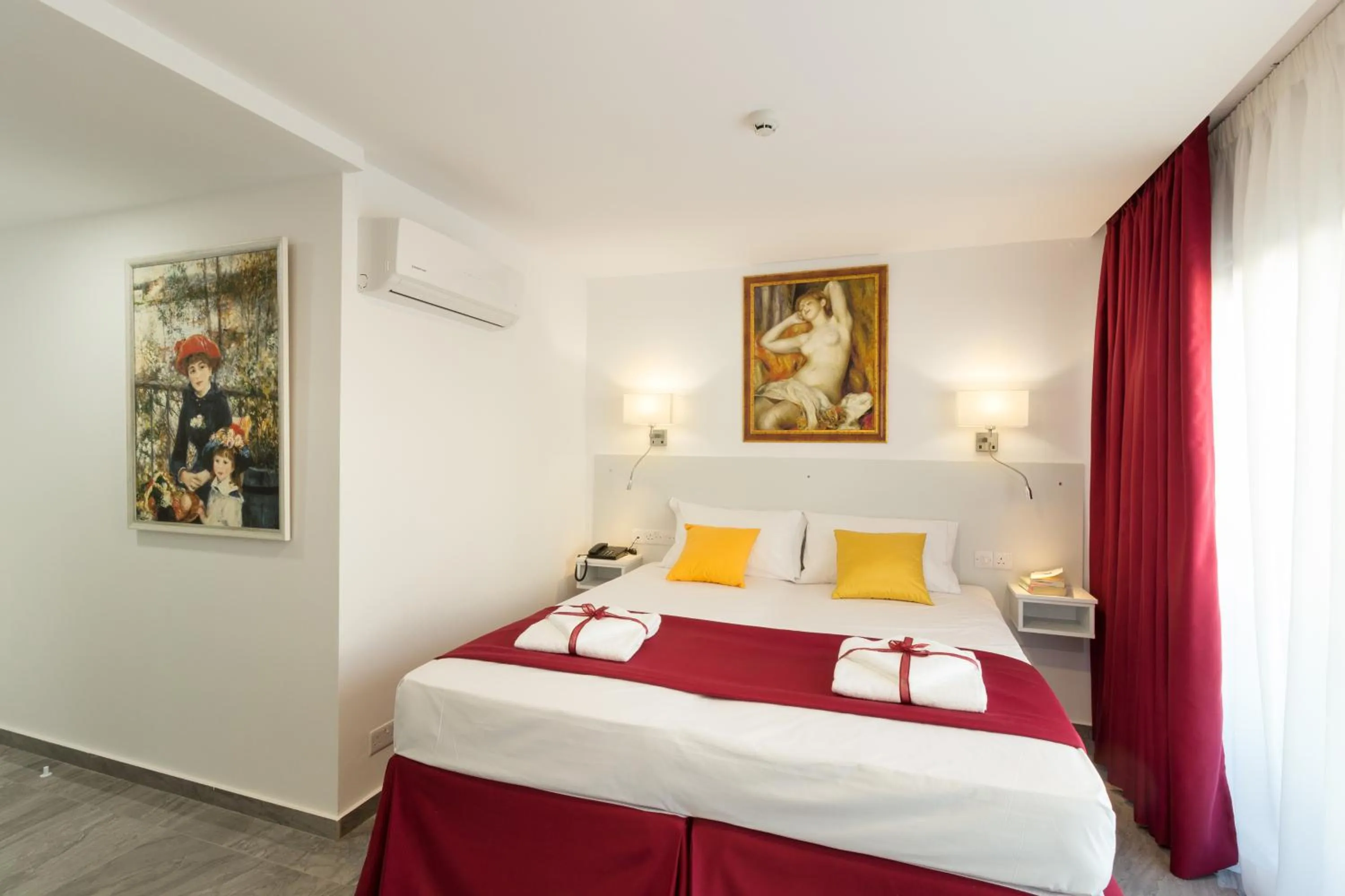 Photo of the whole room, Bed in Art & Wine Boutique Hotel